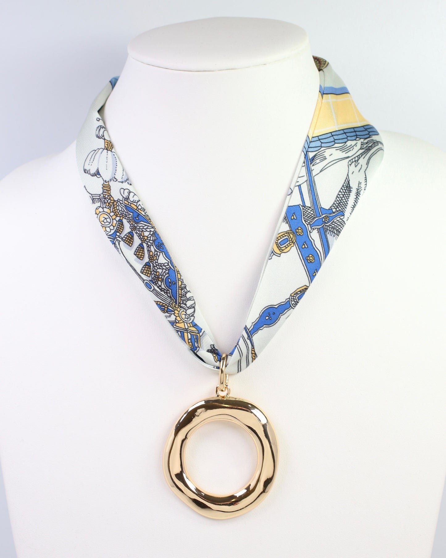 Louisville Large Circle Charm Gold