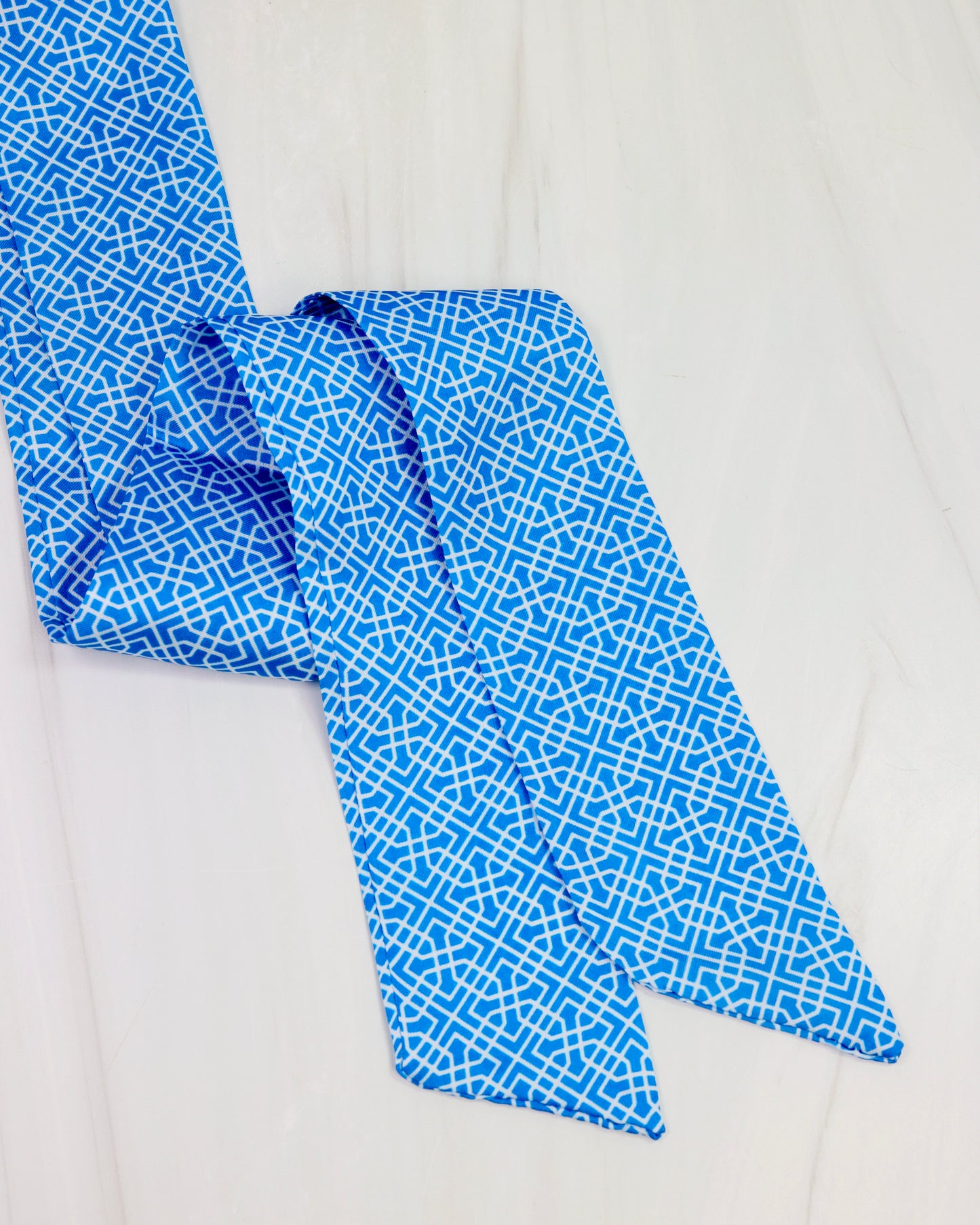 Serafina Scarf Bl Wht Geo