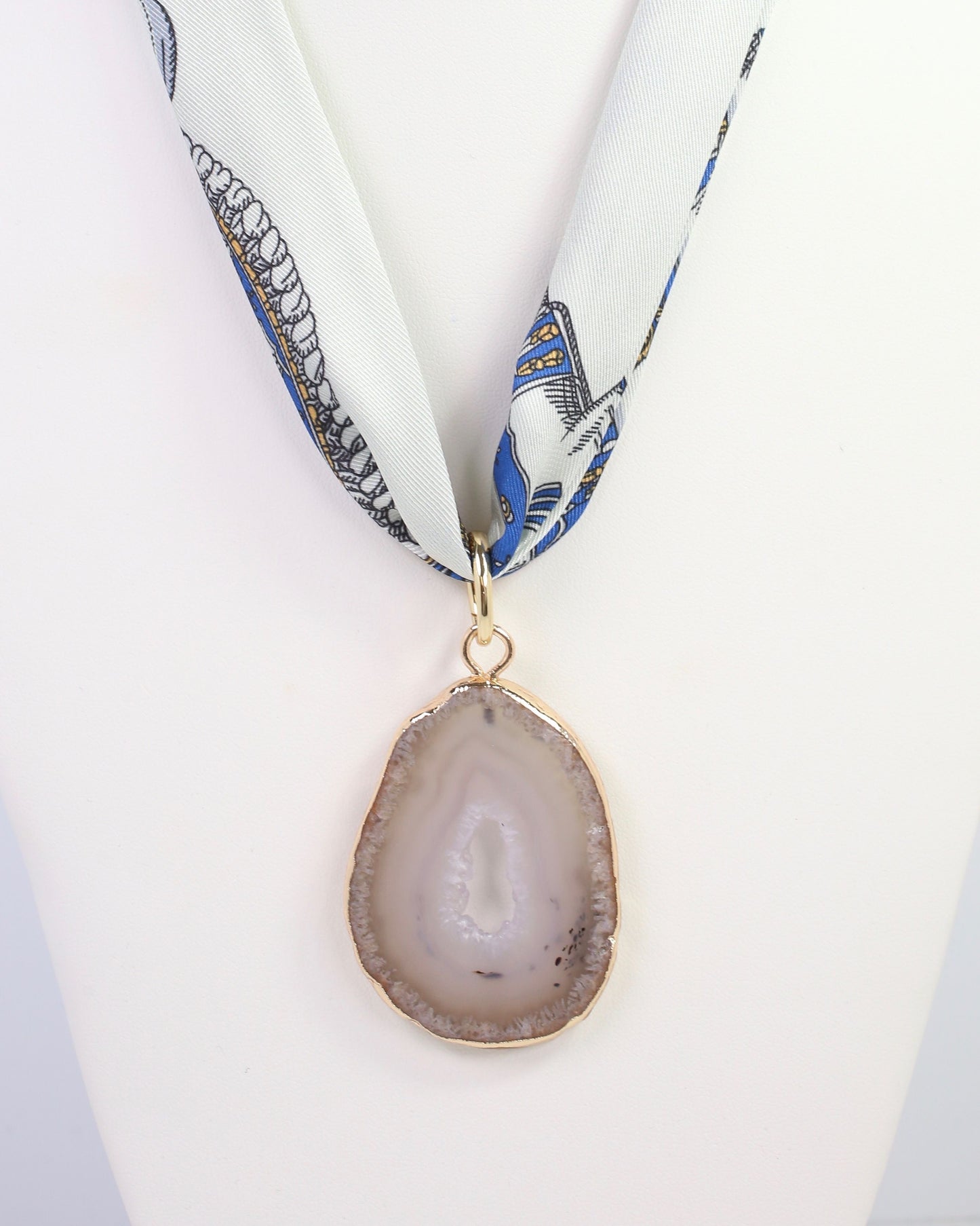 Antonio Agate Charm Gray