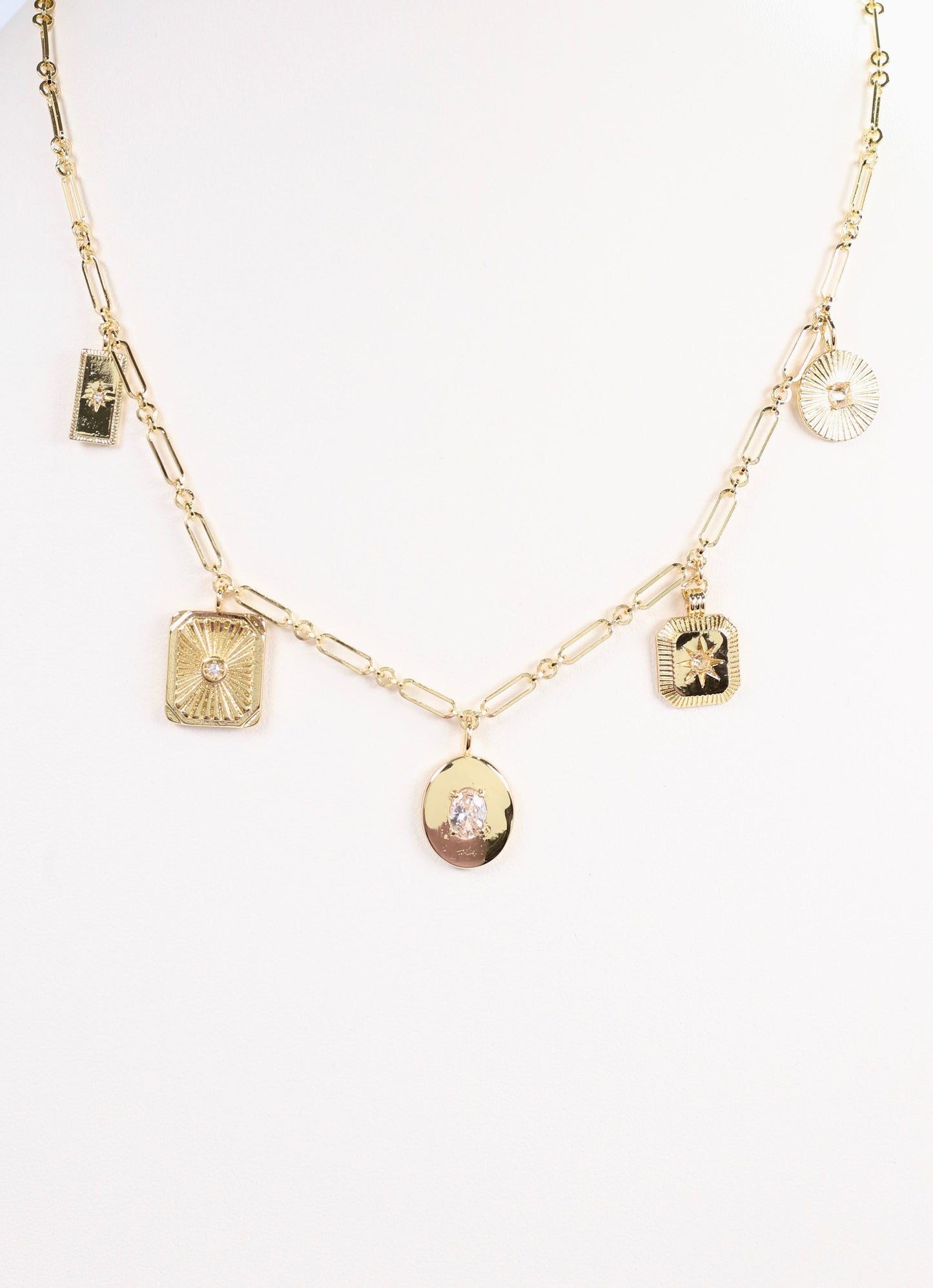 DeLizia Charm Necklace Gold
