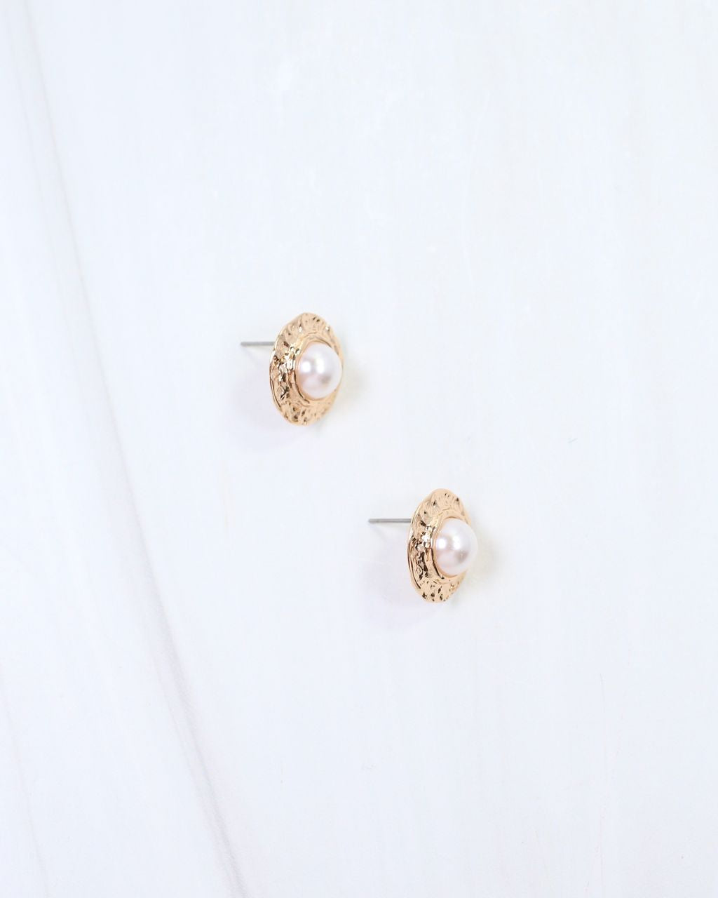 Adrianna Hammered Pearl Stud Earring Gold
