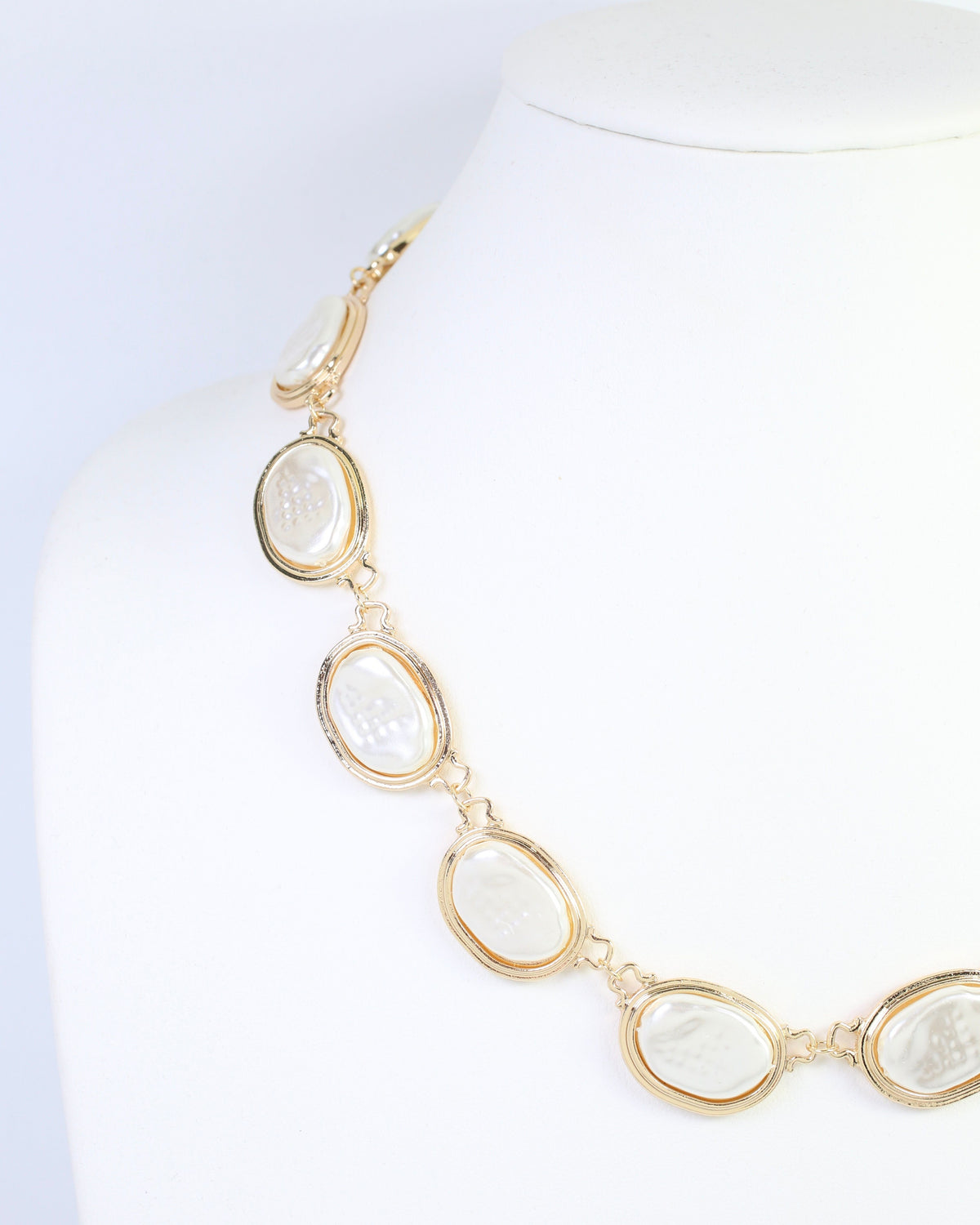 Arlet Oval Pearl Necklace Gold