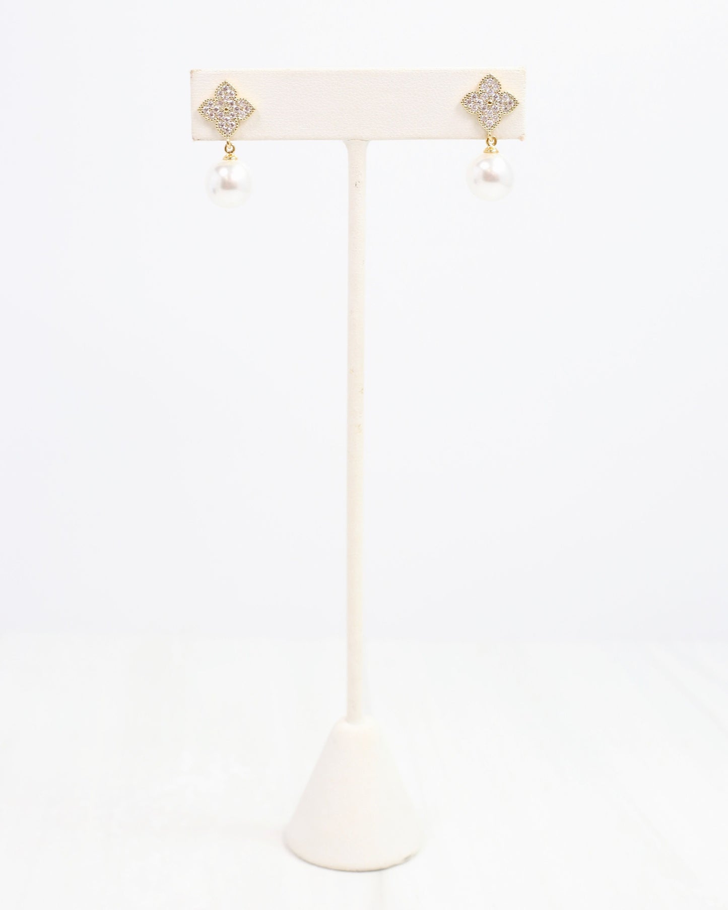 Chanti Clover and Pearl Stud Pearl