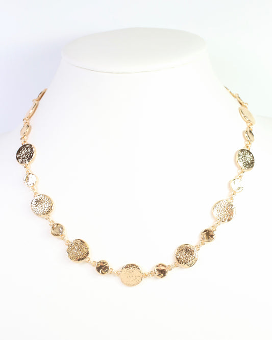Danvers 16" Hammered Circle Necklace Gold