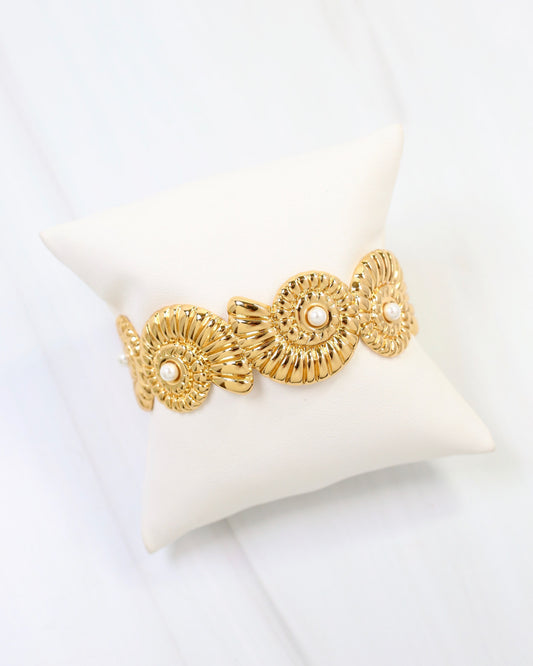 Holly Springs Shell Bracelet Gold
