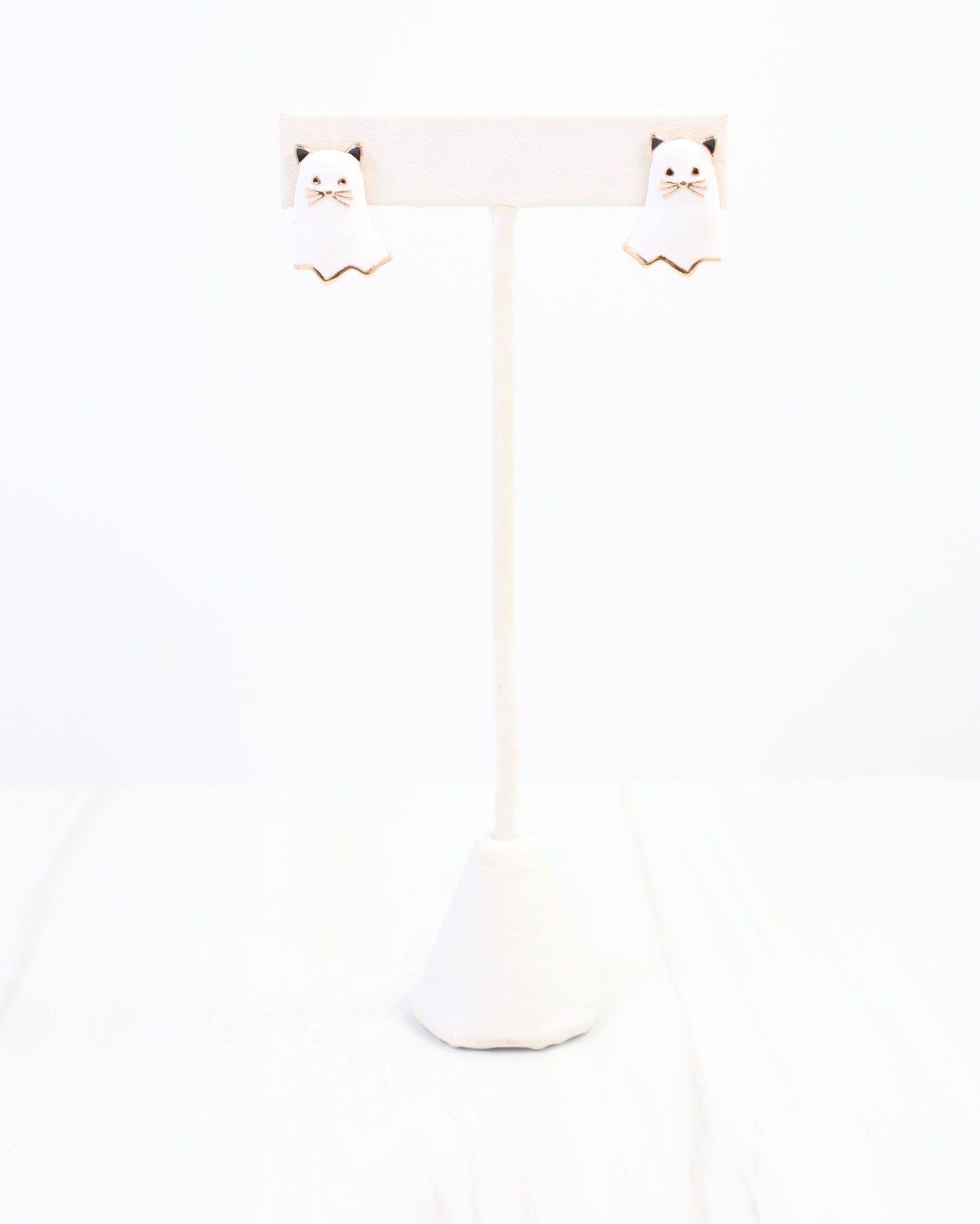 Ghouly Ghost Cat Stud White