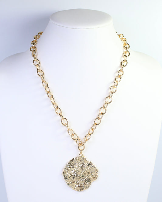 Aisha Textured Pendant Link Necklace Gold