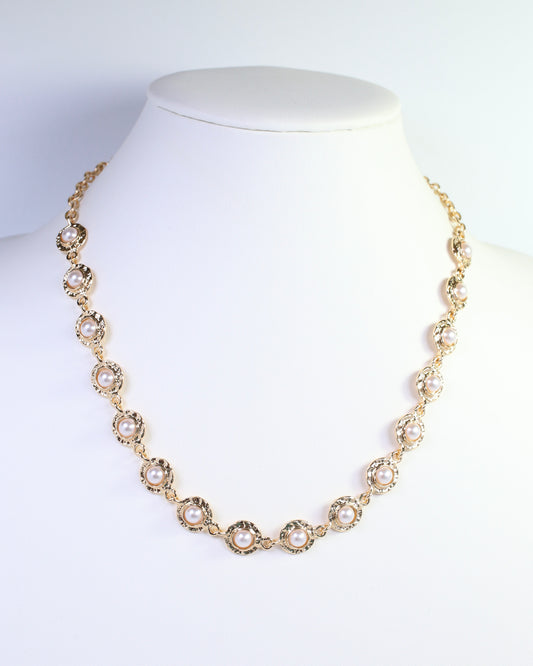 Aella Hammered Pearl Necklace Gold