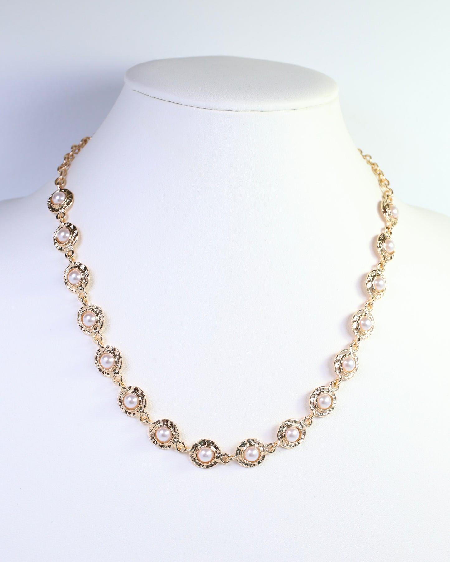 Aella Hammered Pearl Necklace Gold