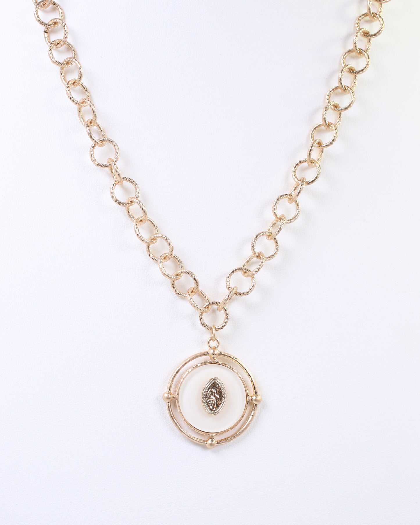 Moree Circle Pedant Link Necklace White