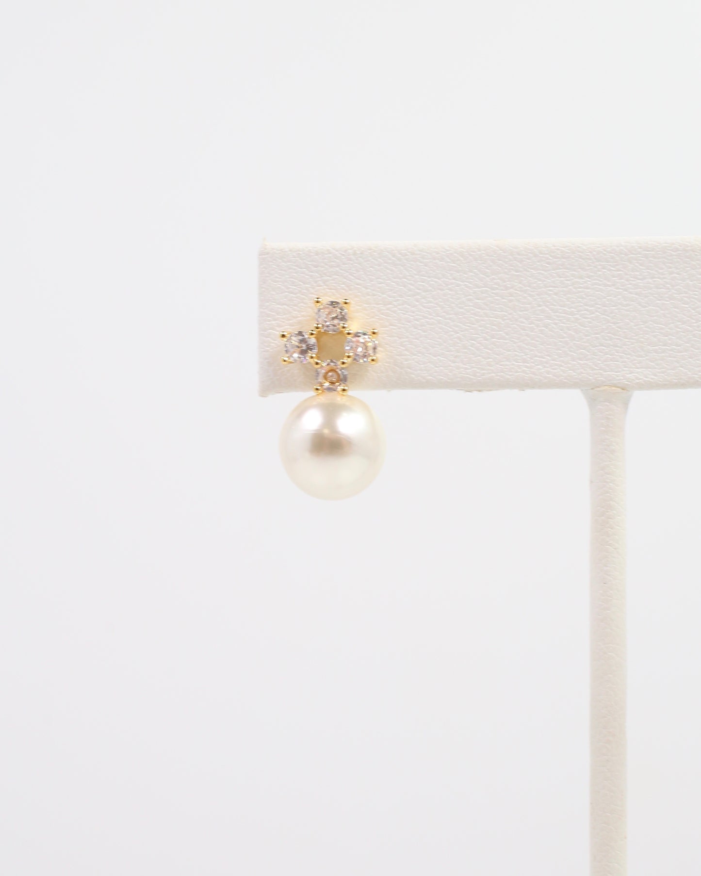 Claire CZ and Pearl Earring Gold