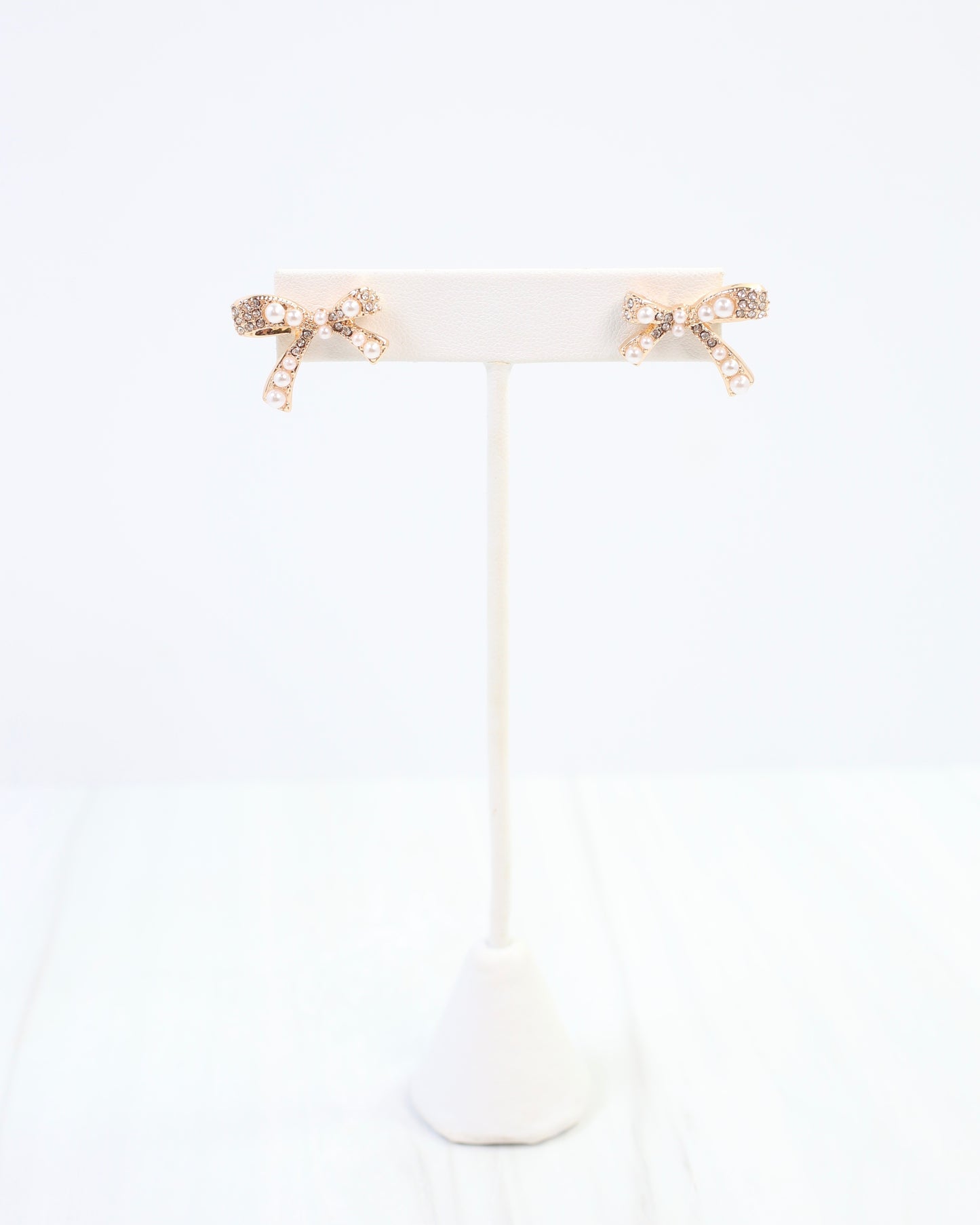 Pasadena Pearl Bow Stud Gold