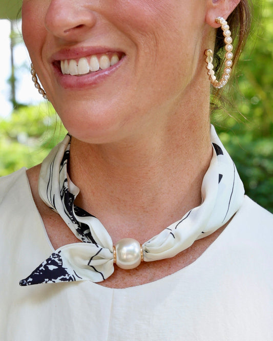 Robyn Magnetic Pearl Scarf Necklace Black Cream