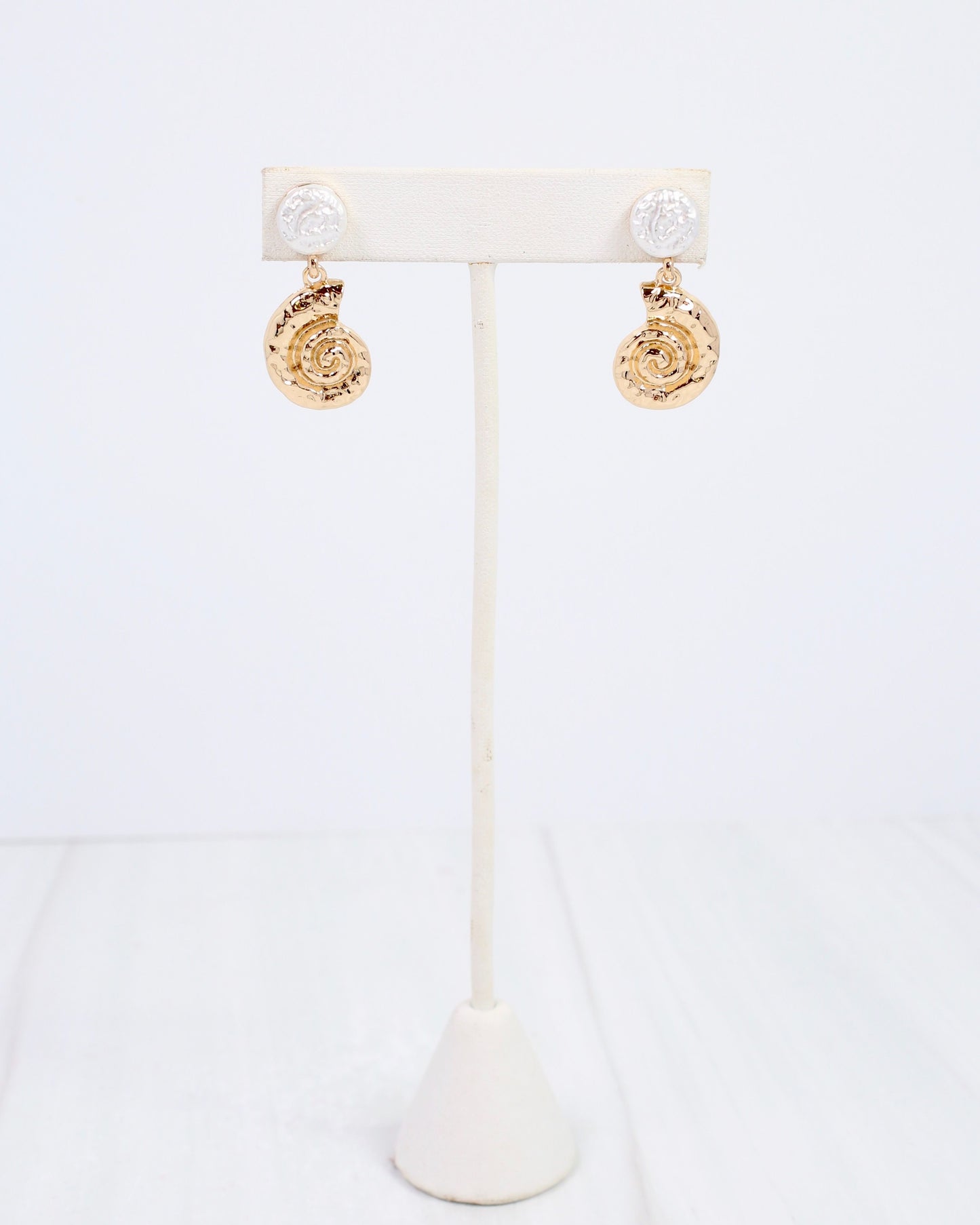 Havre Hammered Shell Drop Earring Gold