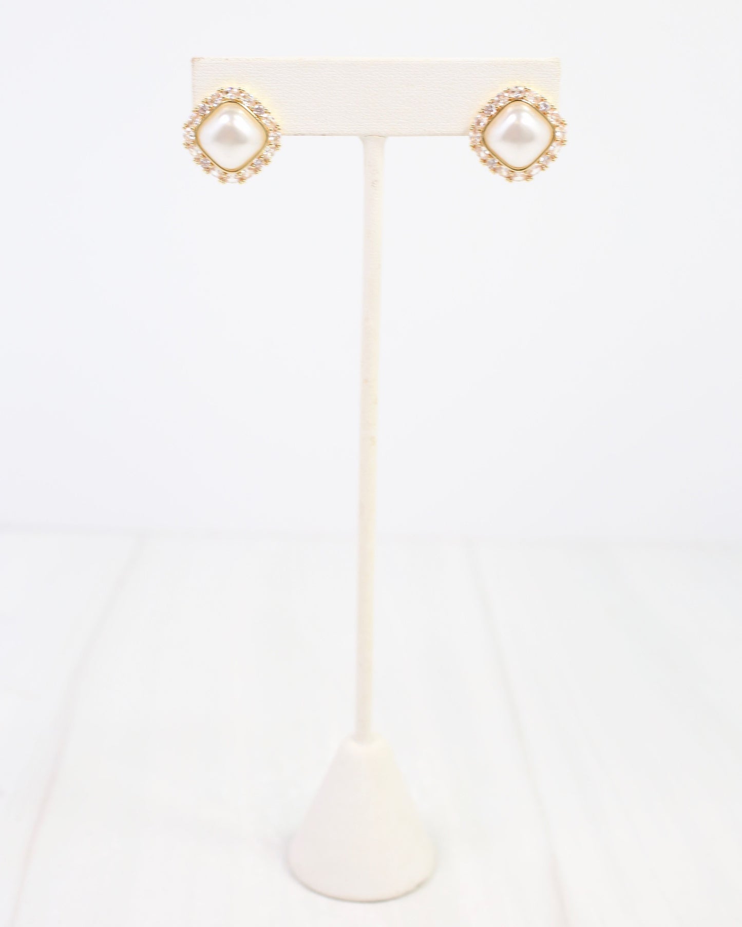 Bethany Pearl Stud Gold