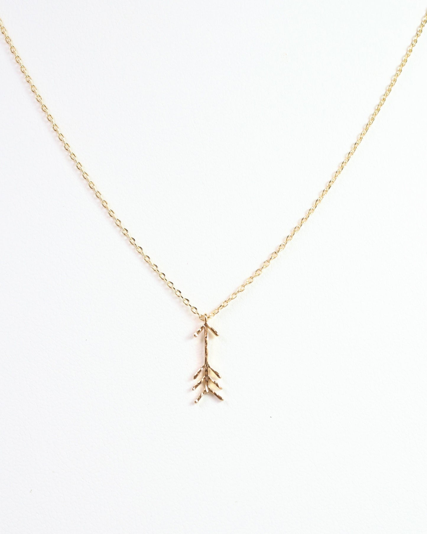 Lost in Nature Arrow Necklace Gold
