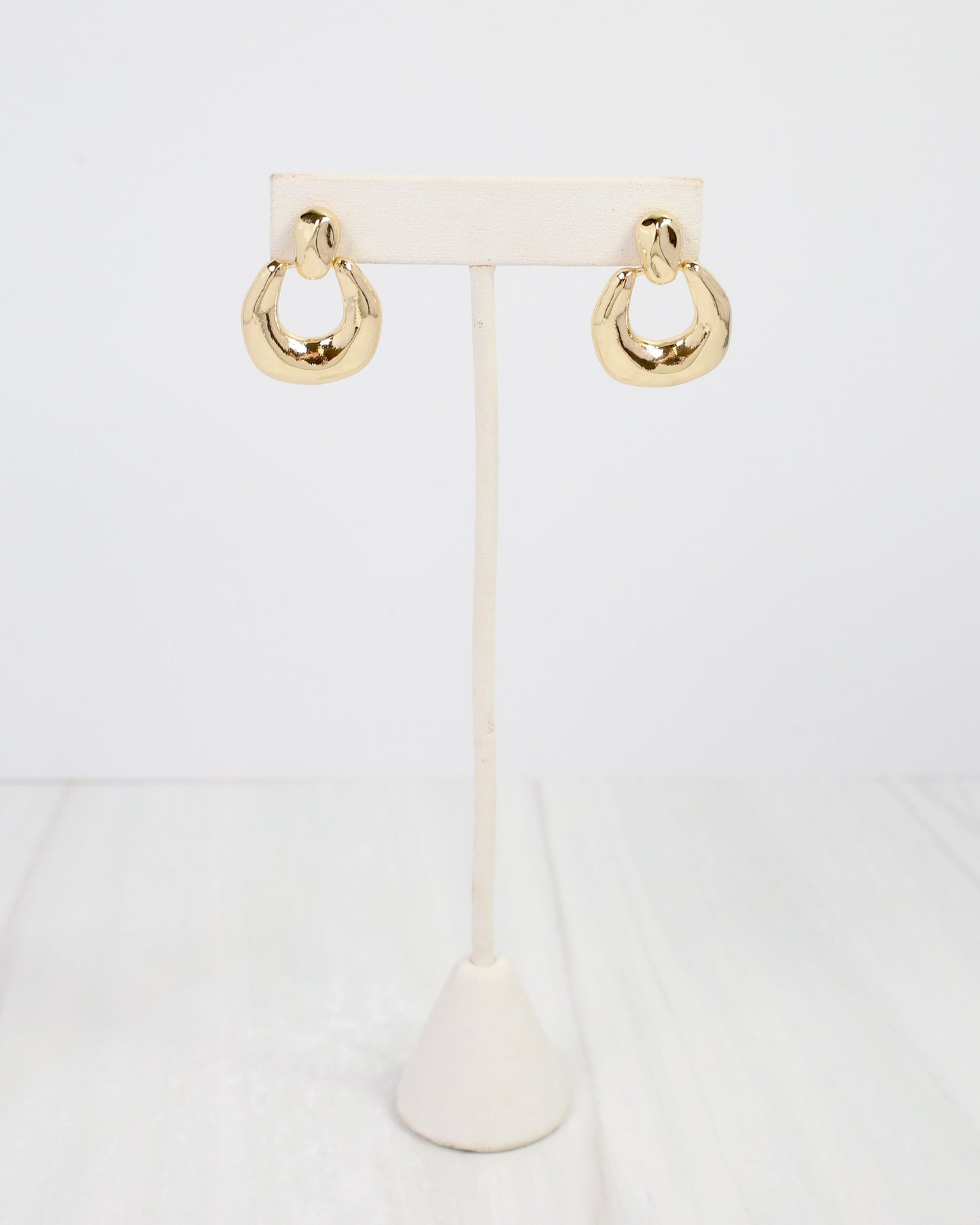 Lawton Horseshoe Earring Gold