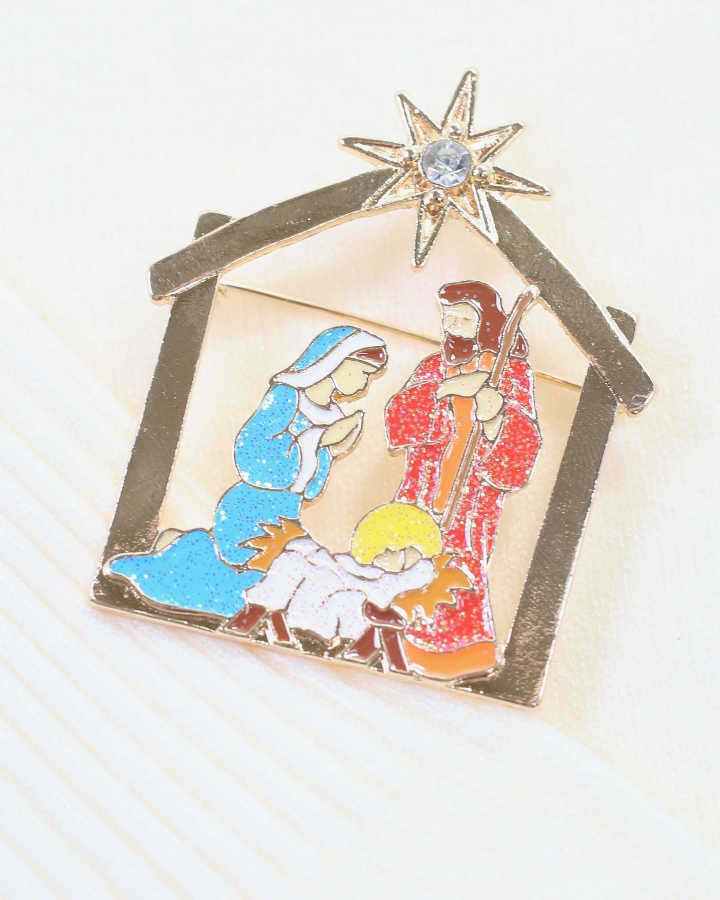Nativity Scene Brooch Gold