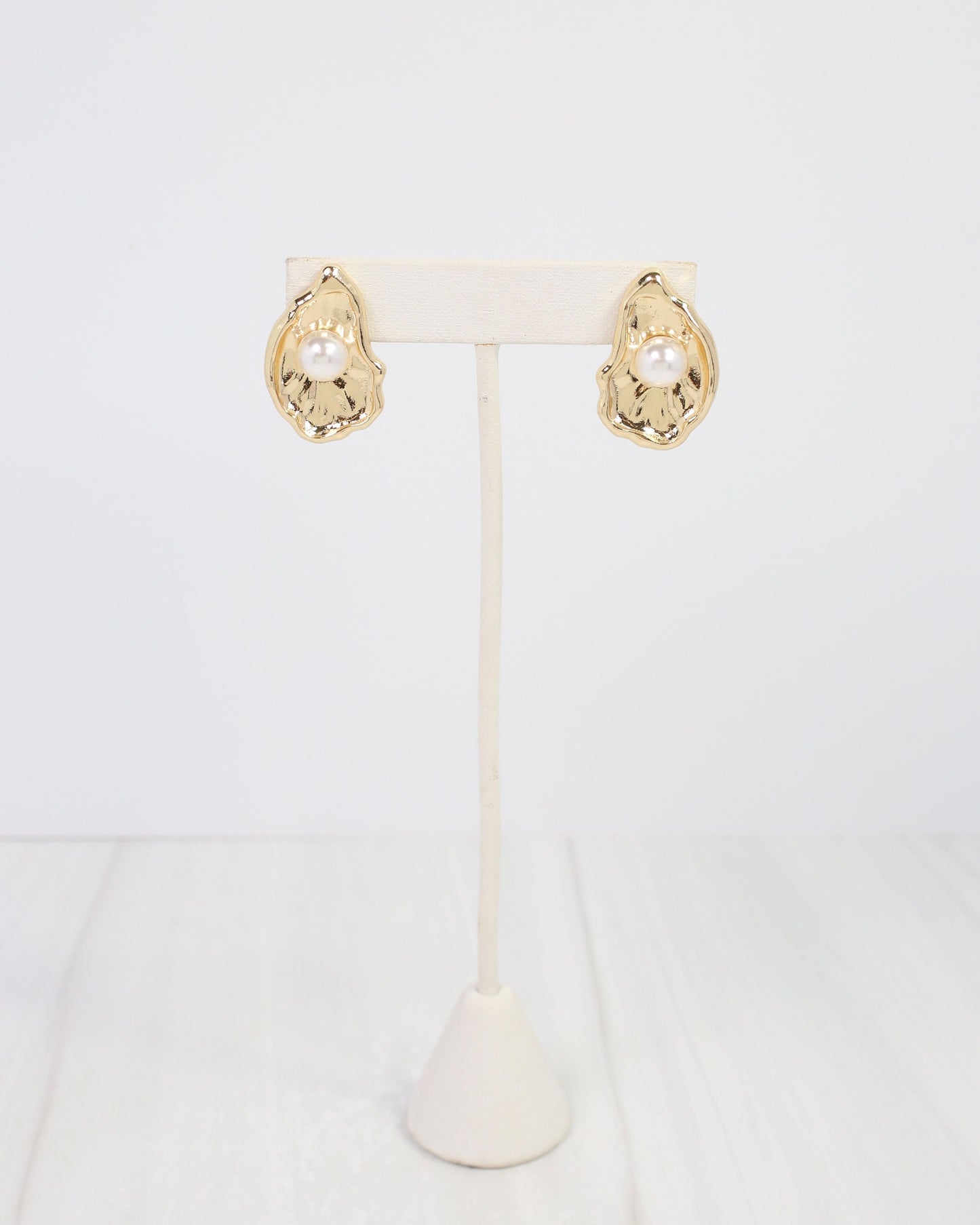 Ponca Oyster Pearl Drop Earring Gold