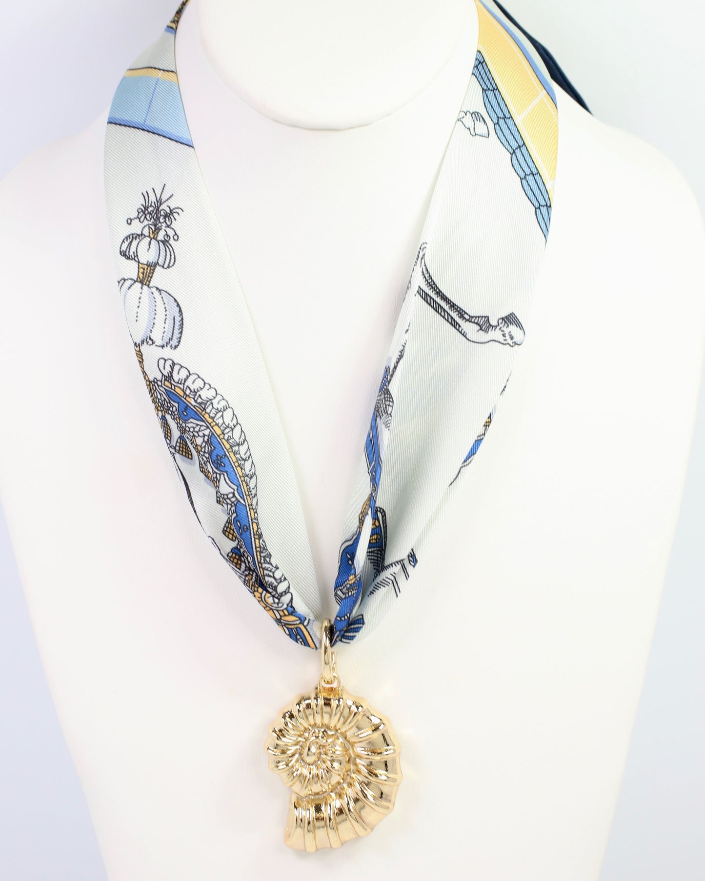 New Haven Nautilus Charm Gold
