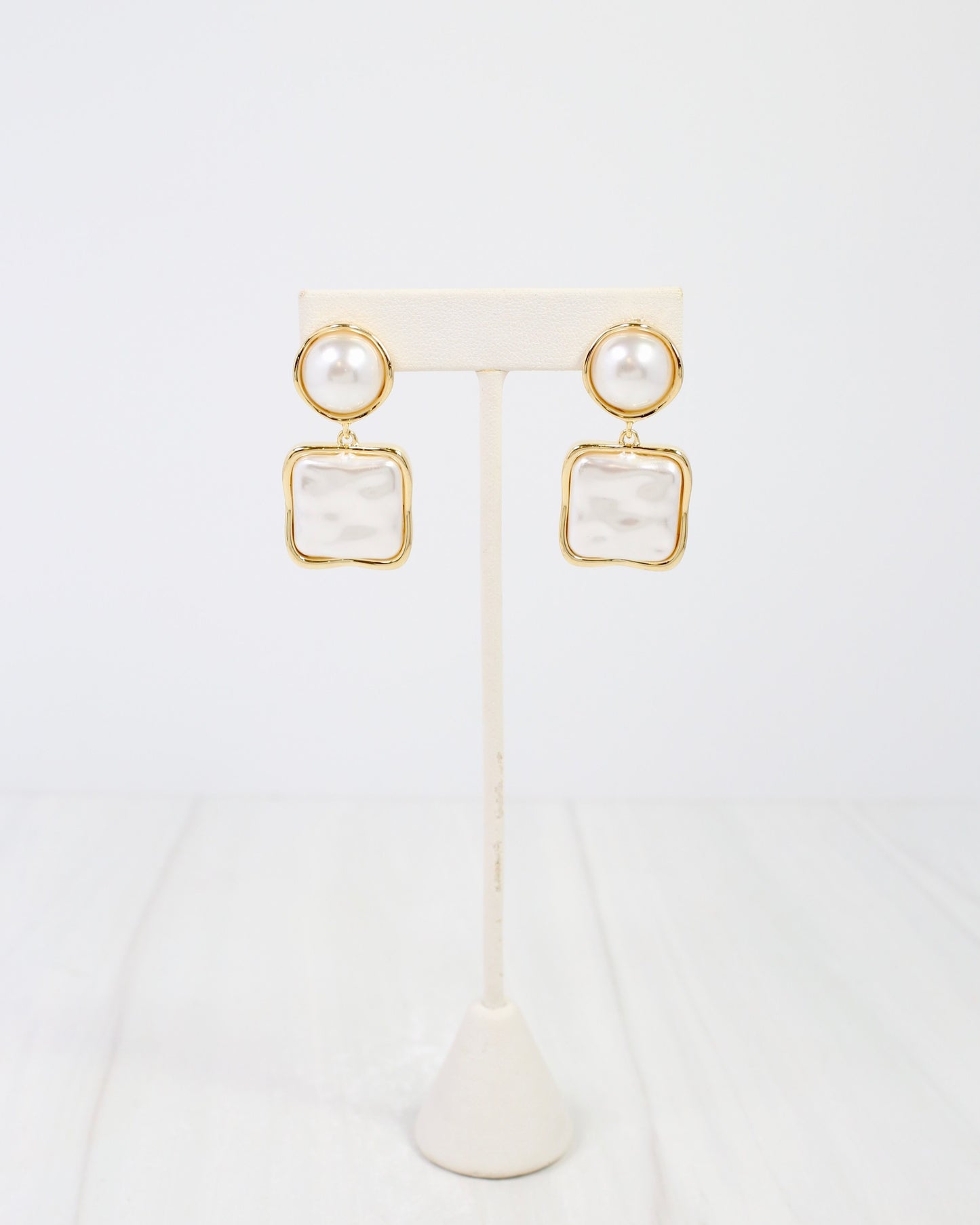 Richmond Pearl Drop Earring Gold