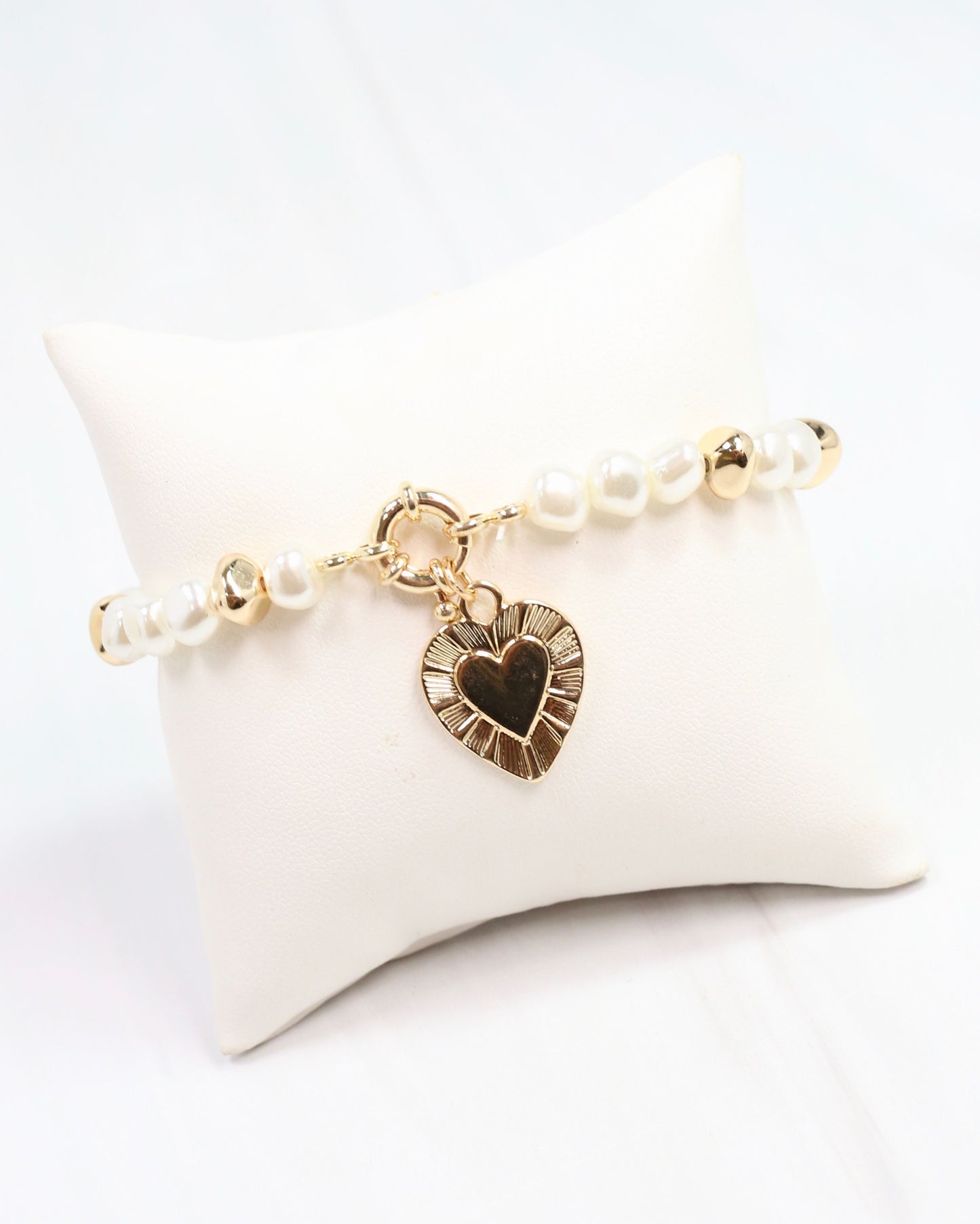 Benji Pearl and Heart Charm Bracelet Gold