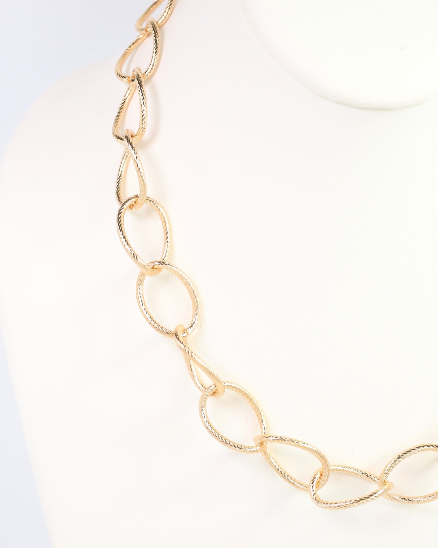 Greenwich Textured Oval Chain Necklace GOLD