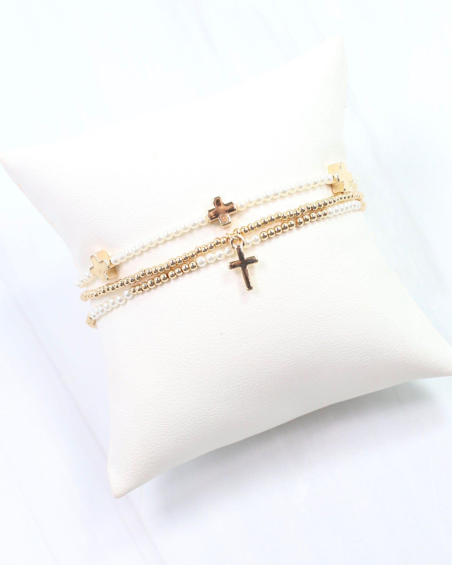 Chancy Cross and Pearl Stretch Bracelet Gold