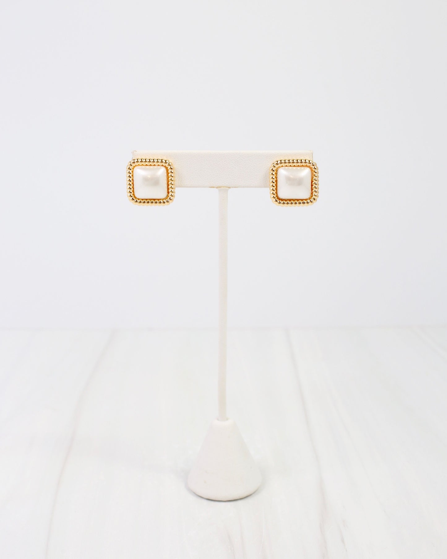 Owensboro Square Pearl Stud Earring Gold