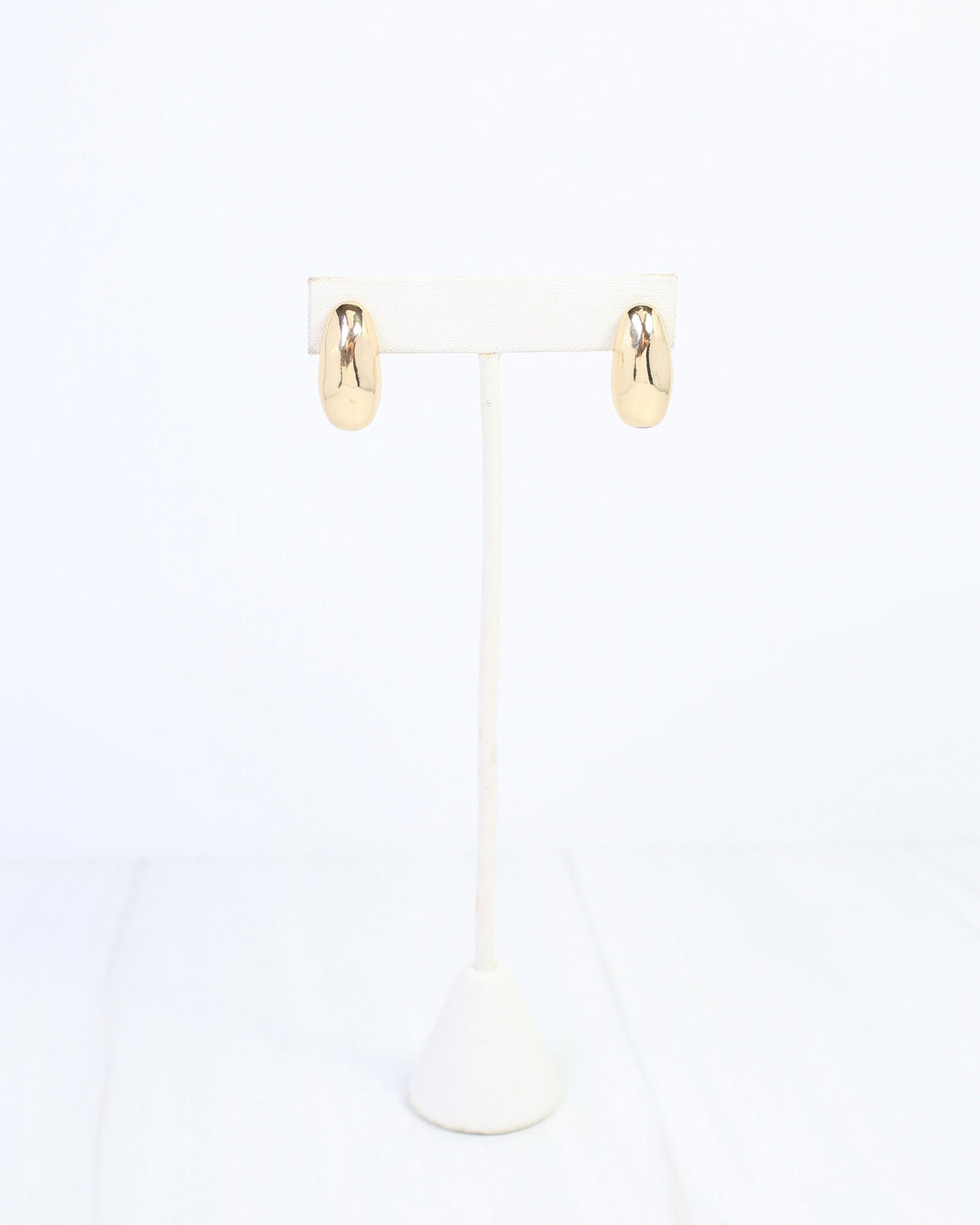 Lacey Oval Post Earring Gold
