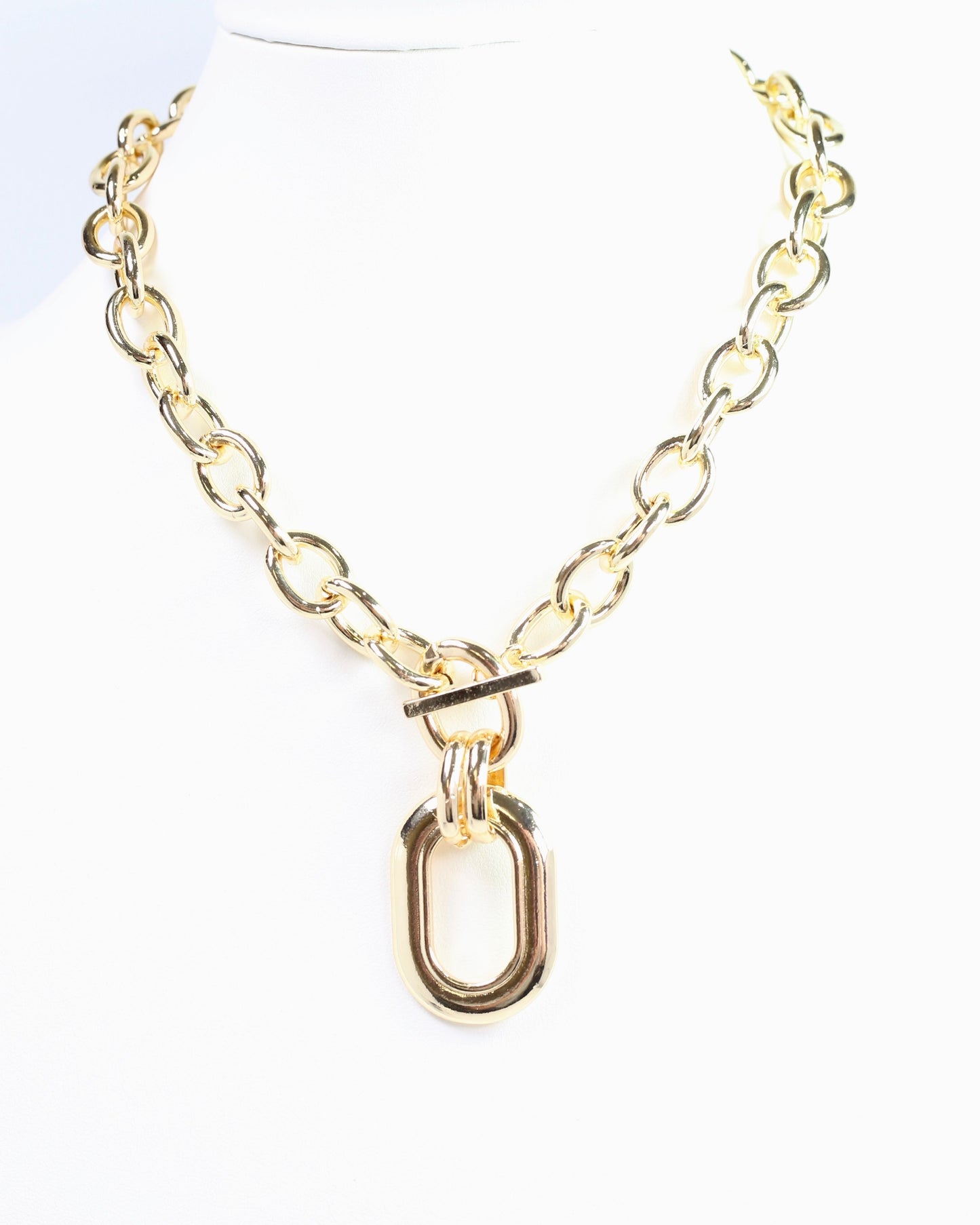 Francey Gold Oval Pendant Necklace Gold