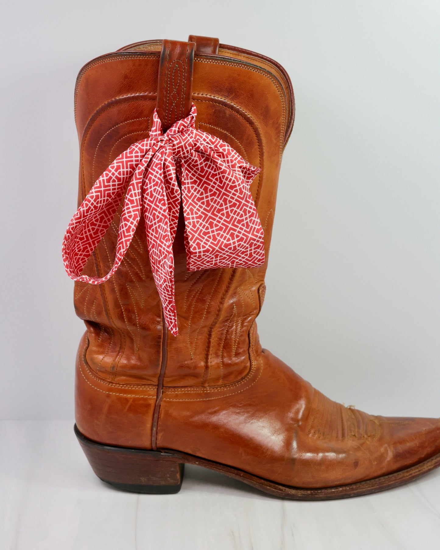 Serafina Scarf Rd Wht Geo