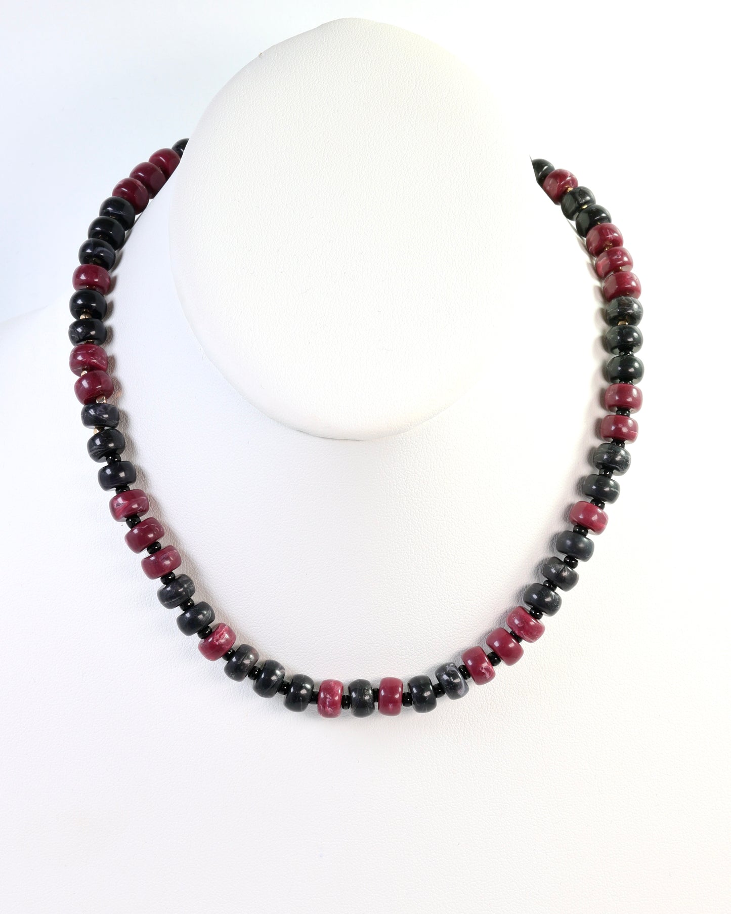 Ellison Stone Necklace Garnet Black