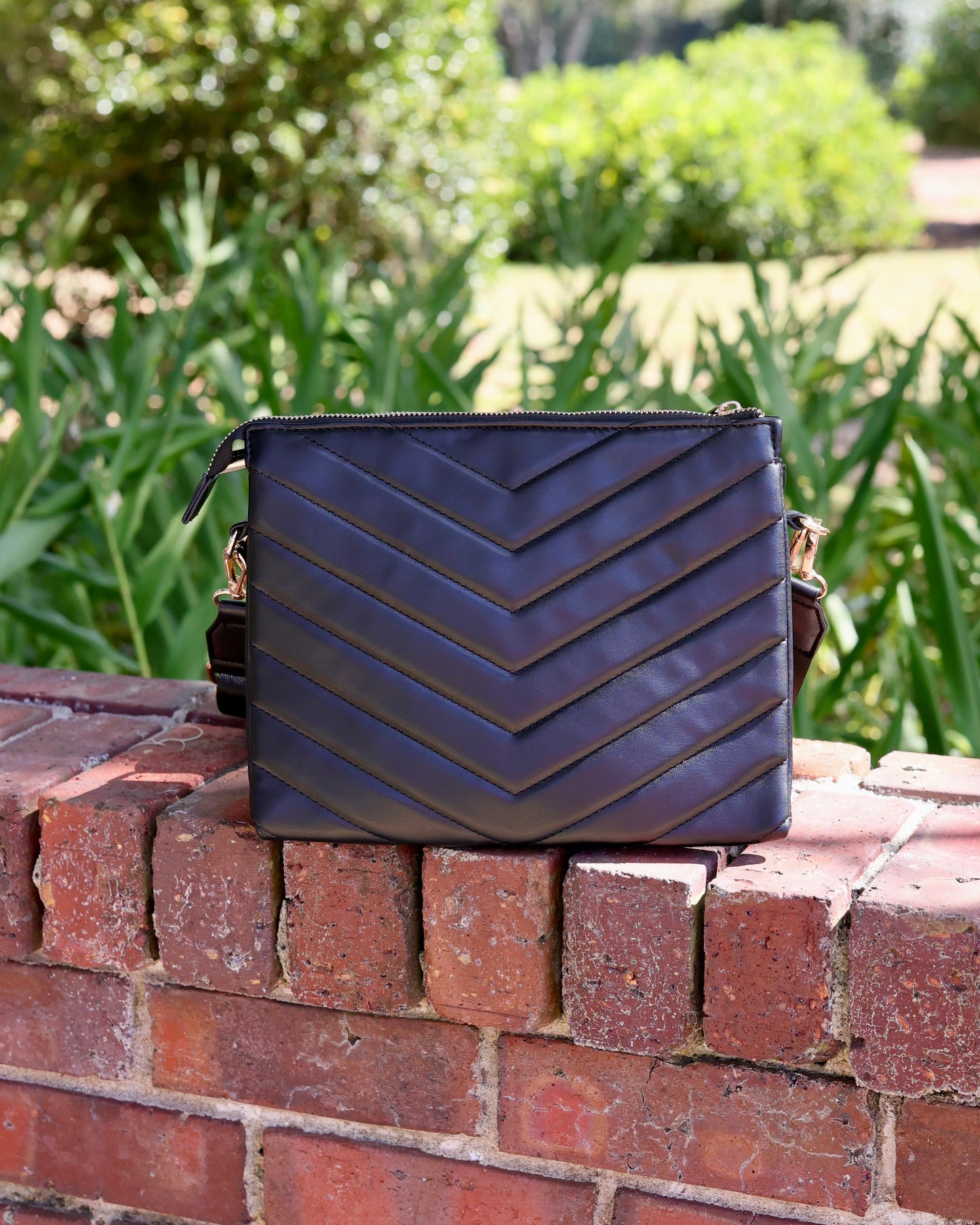 Ariana Crossbody Black VQ