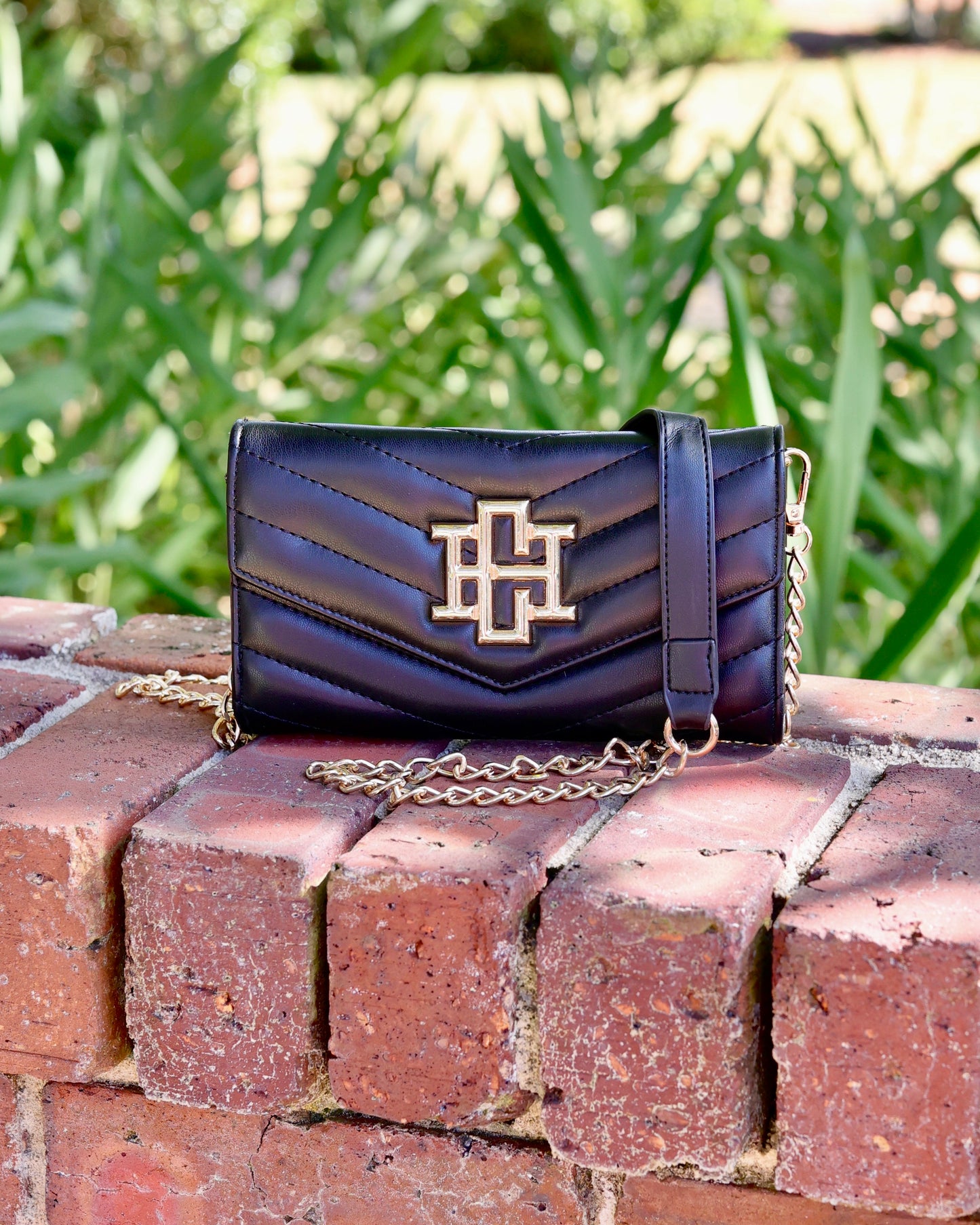 Carlington Clutch/Crossbody Black VQ