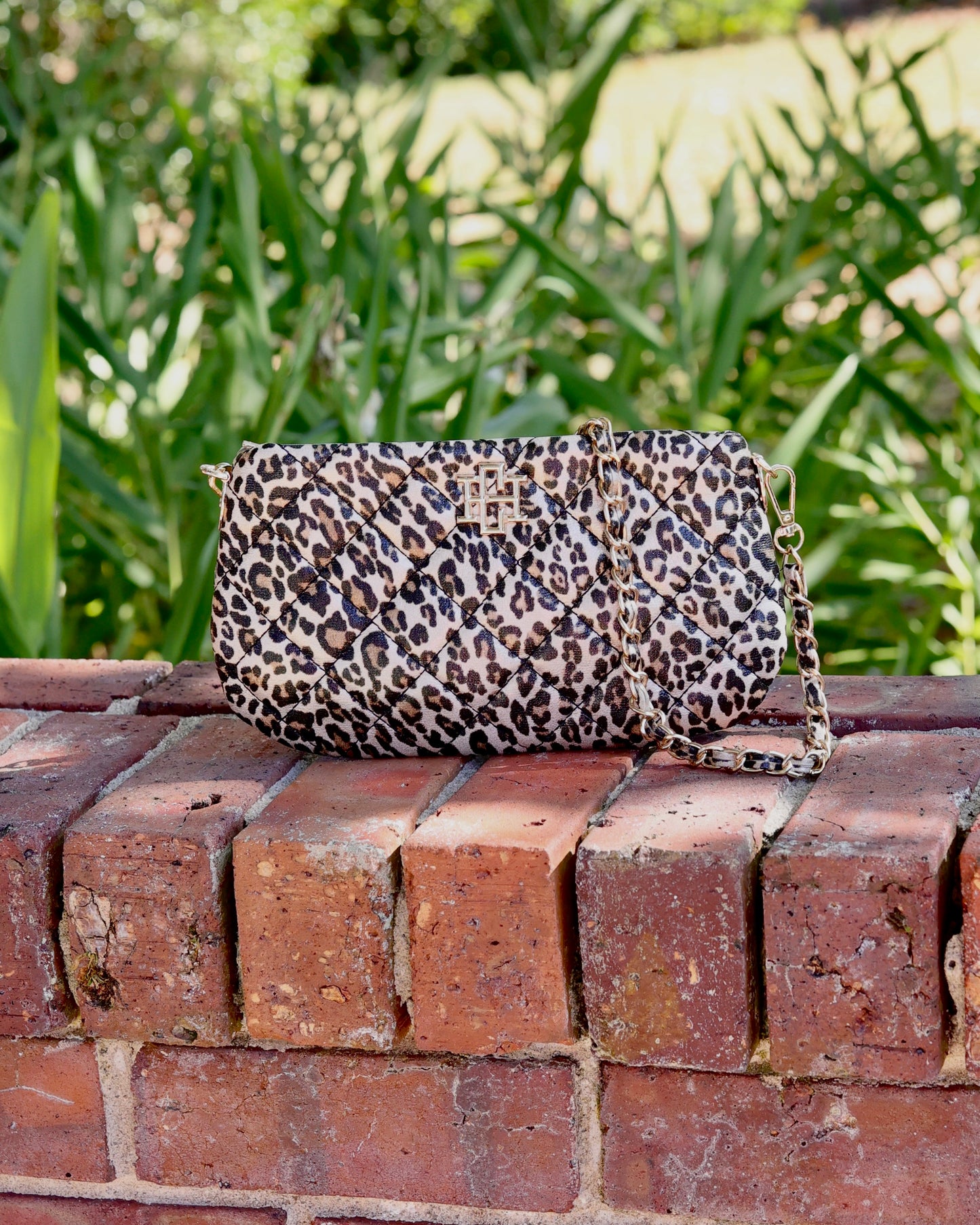 Livi Crossbody Spotted SQ