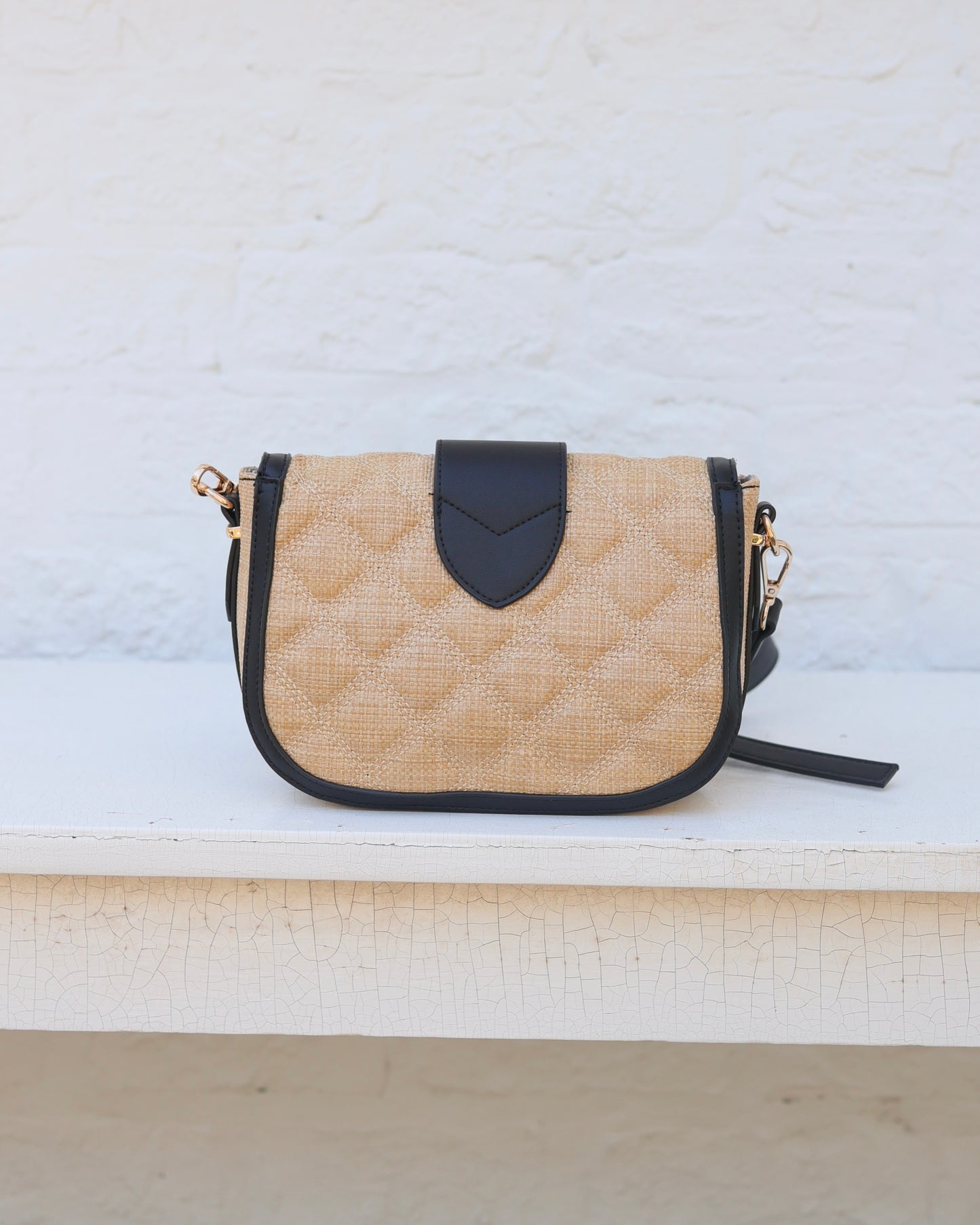 Griffin Crossbody Bag Natural Black DQ