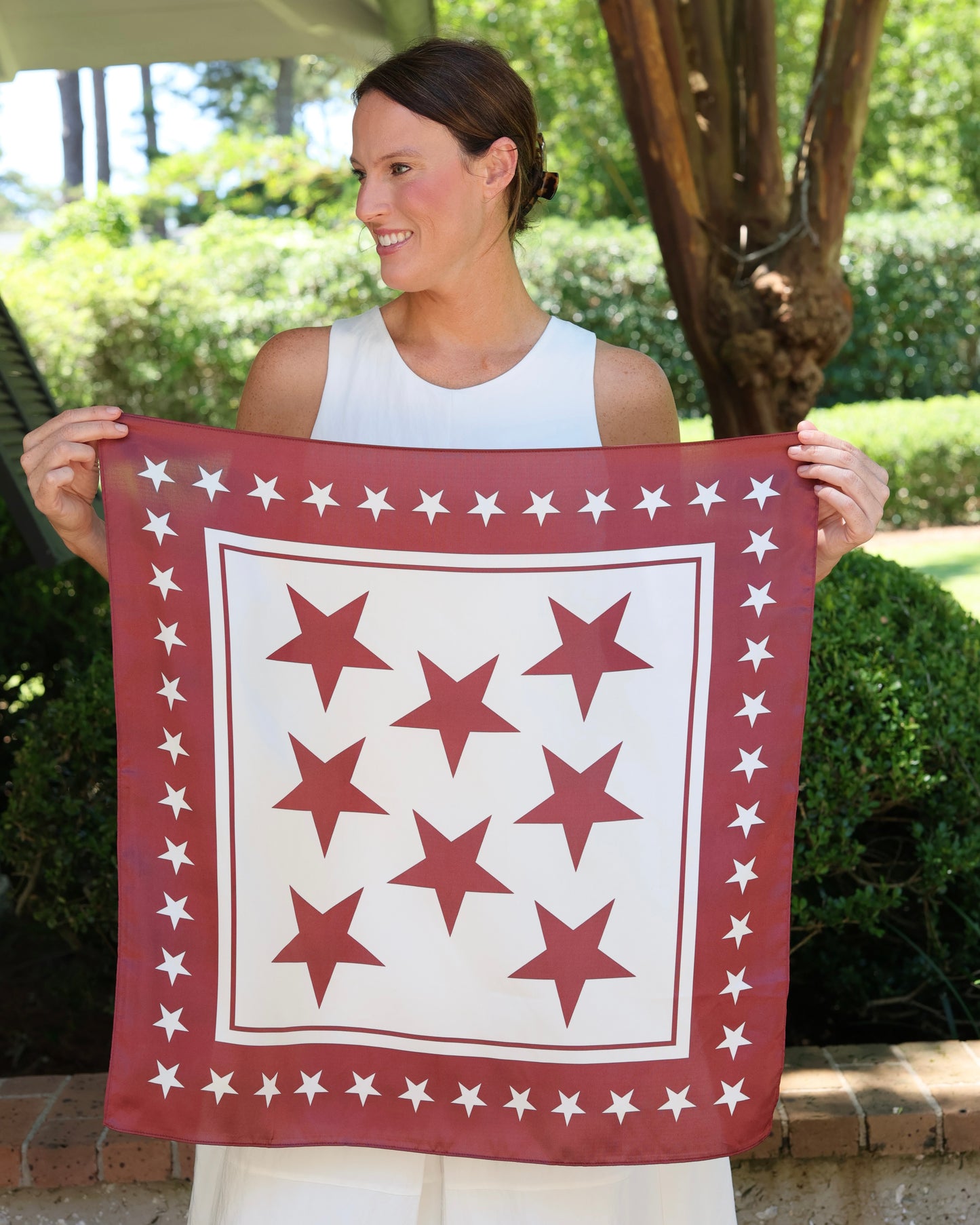 Fitzgerald Star Scarf Medium Maroon White