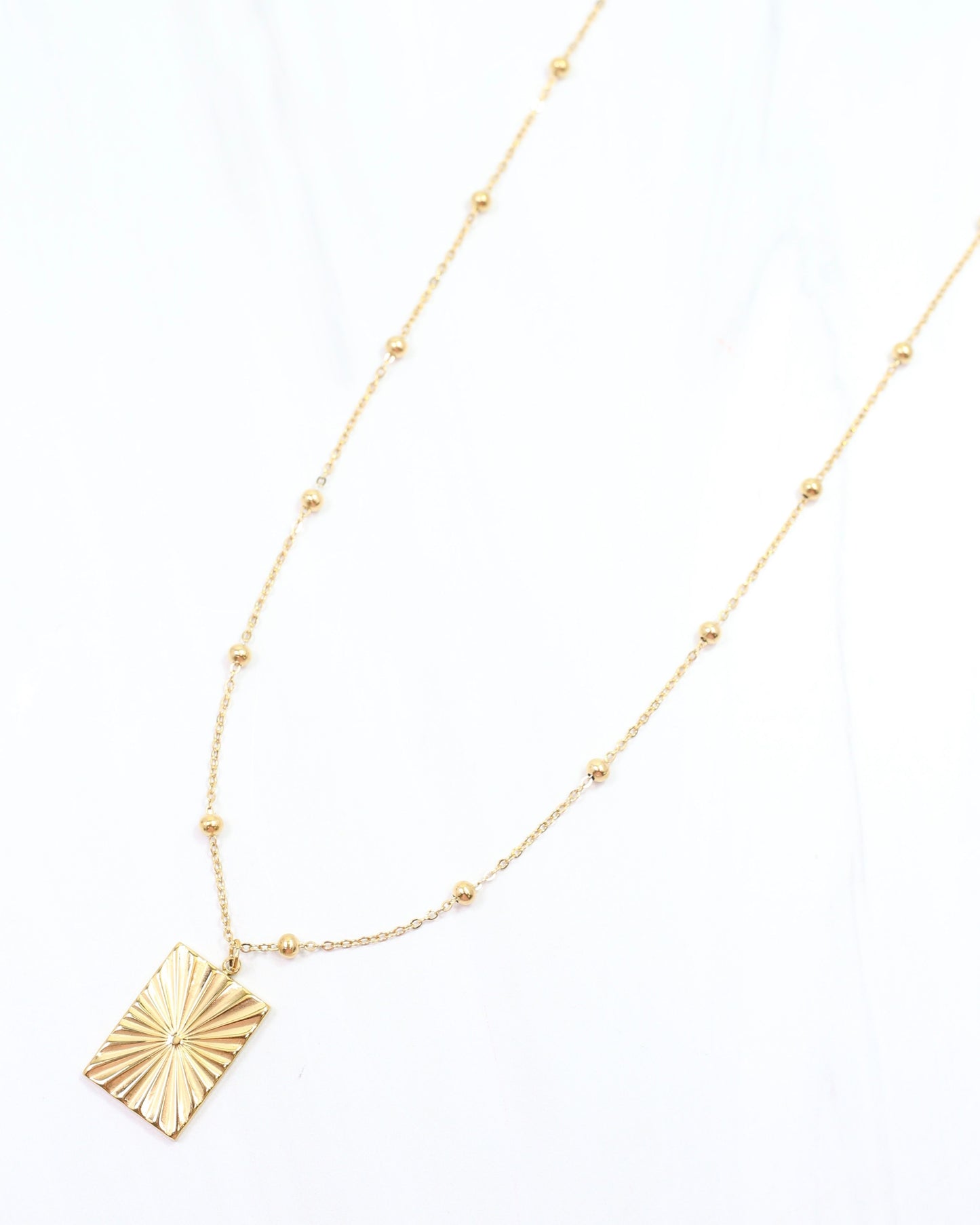 Selby Charm Necklace Gold