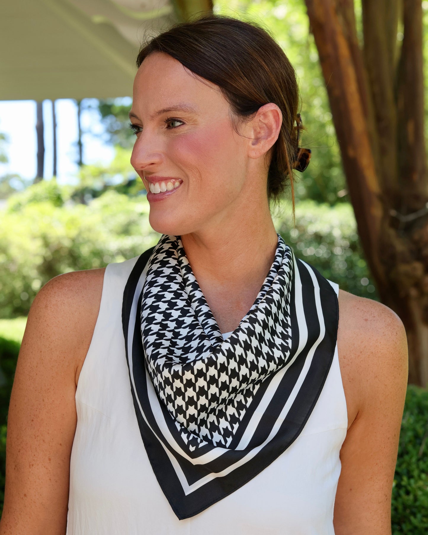 Carlton Houndstooth Scarf Medium Black White