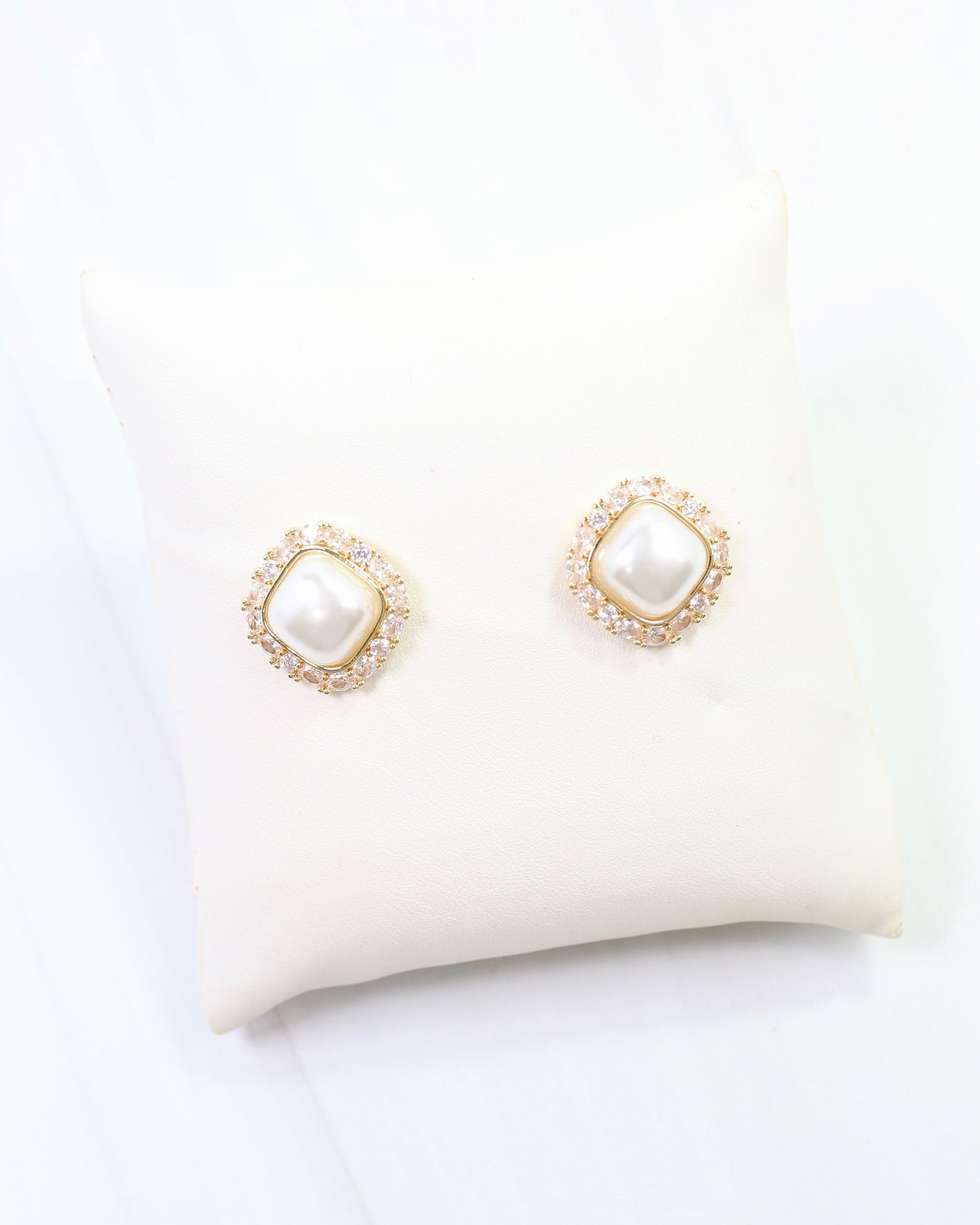Bethany Pearl Stud Gold