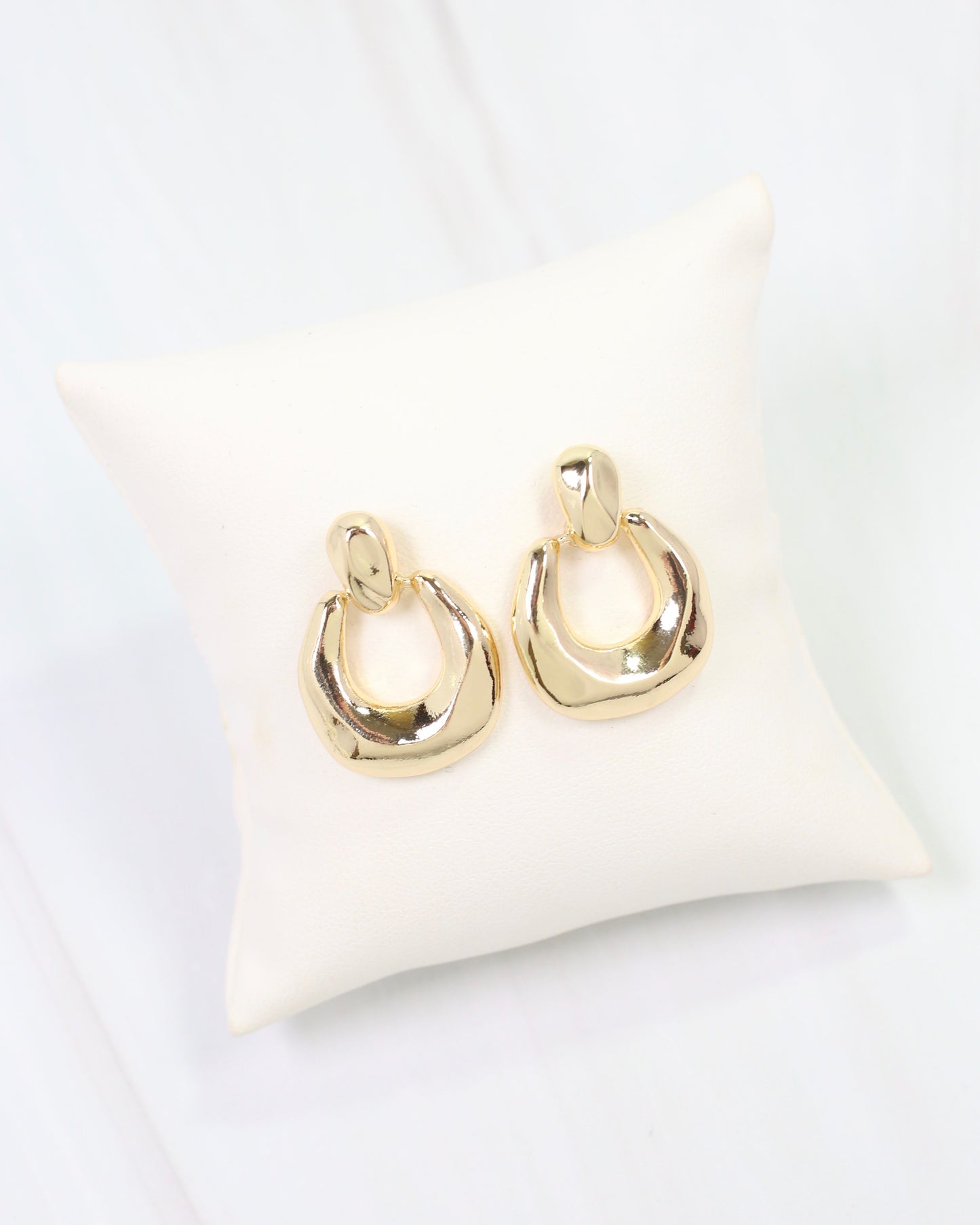 Lawton Horseshoe Earring Gold