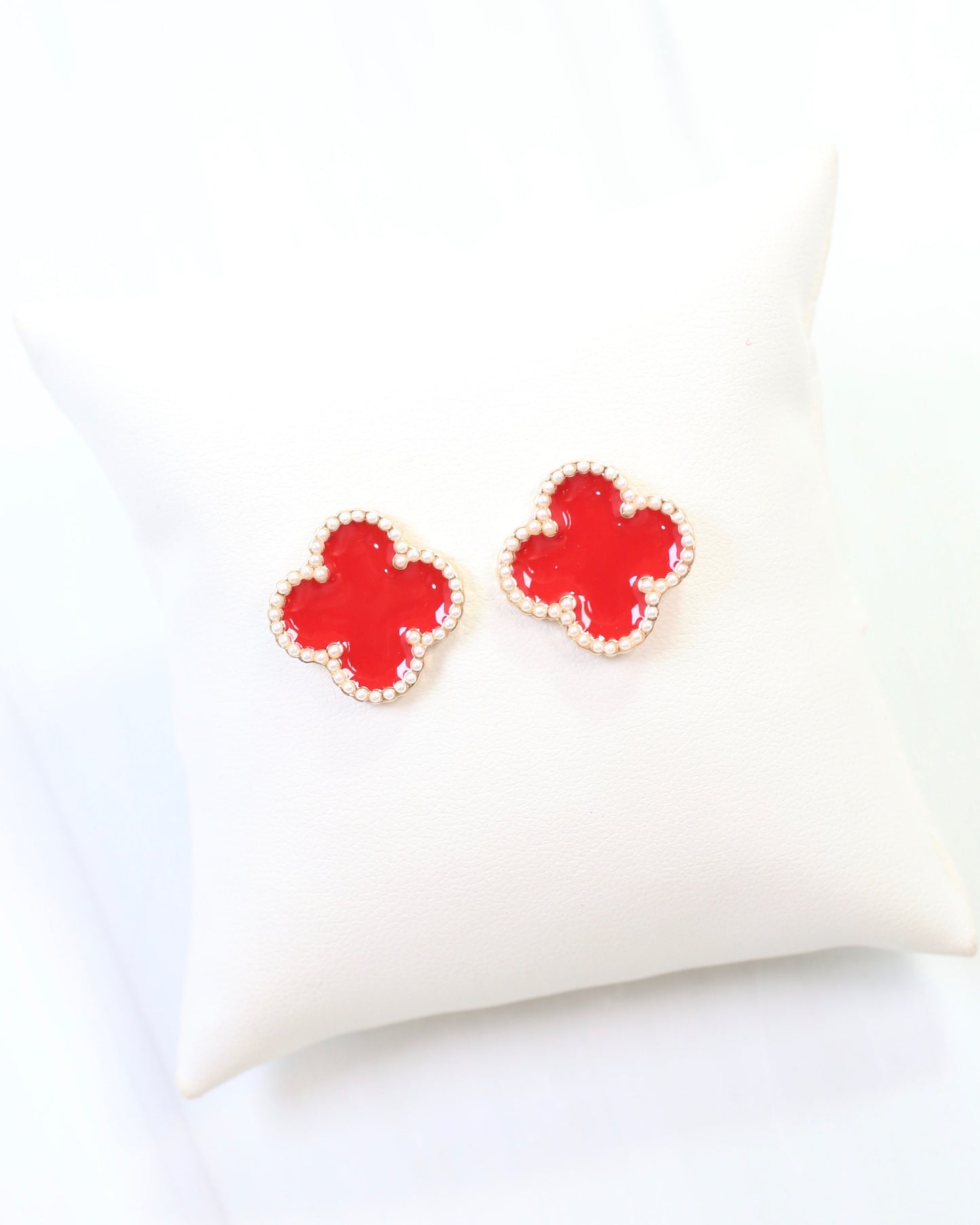 Good Cheer Clover Stud Red