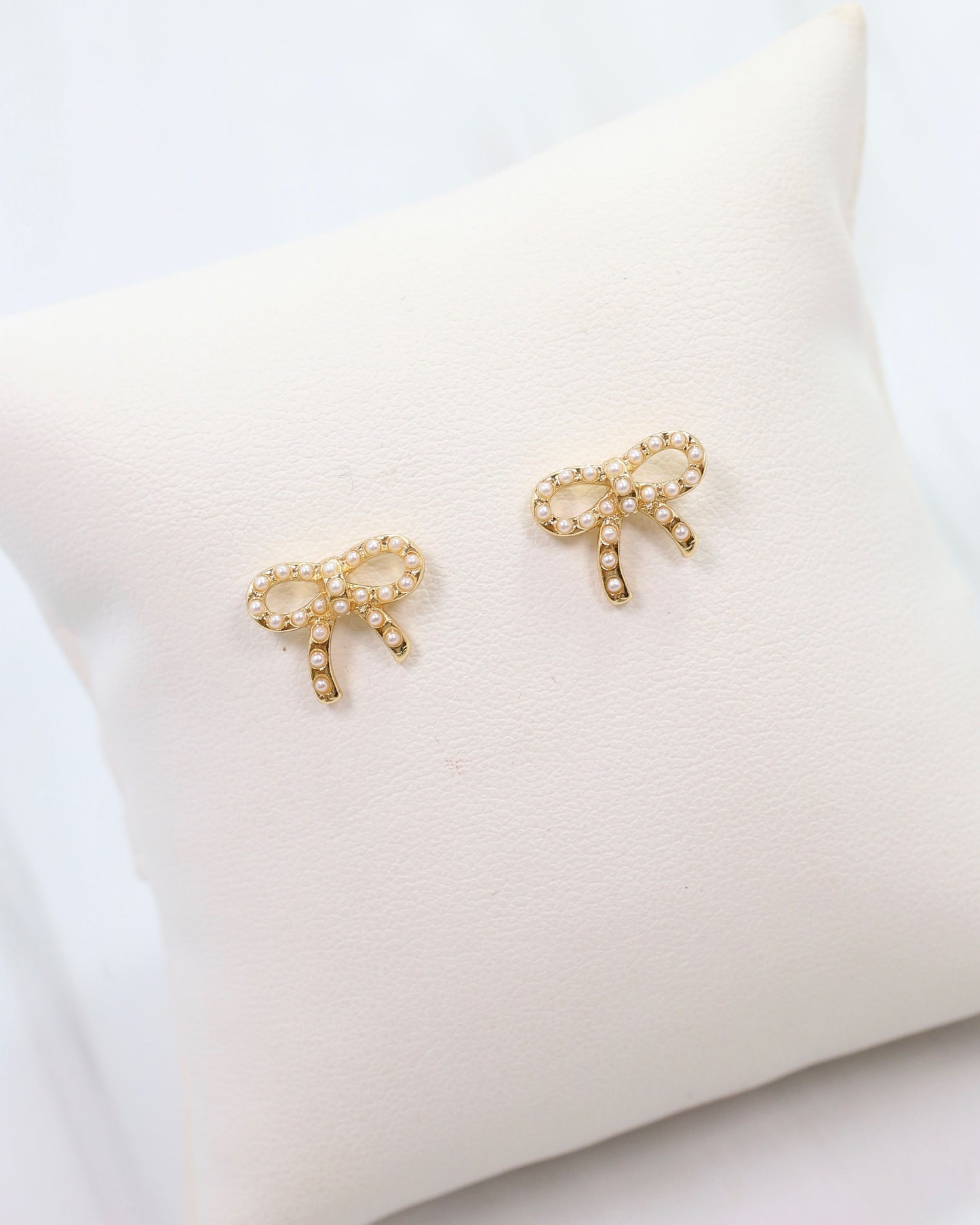 Carolina Pearl Bow Stud Gold