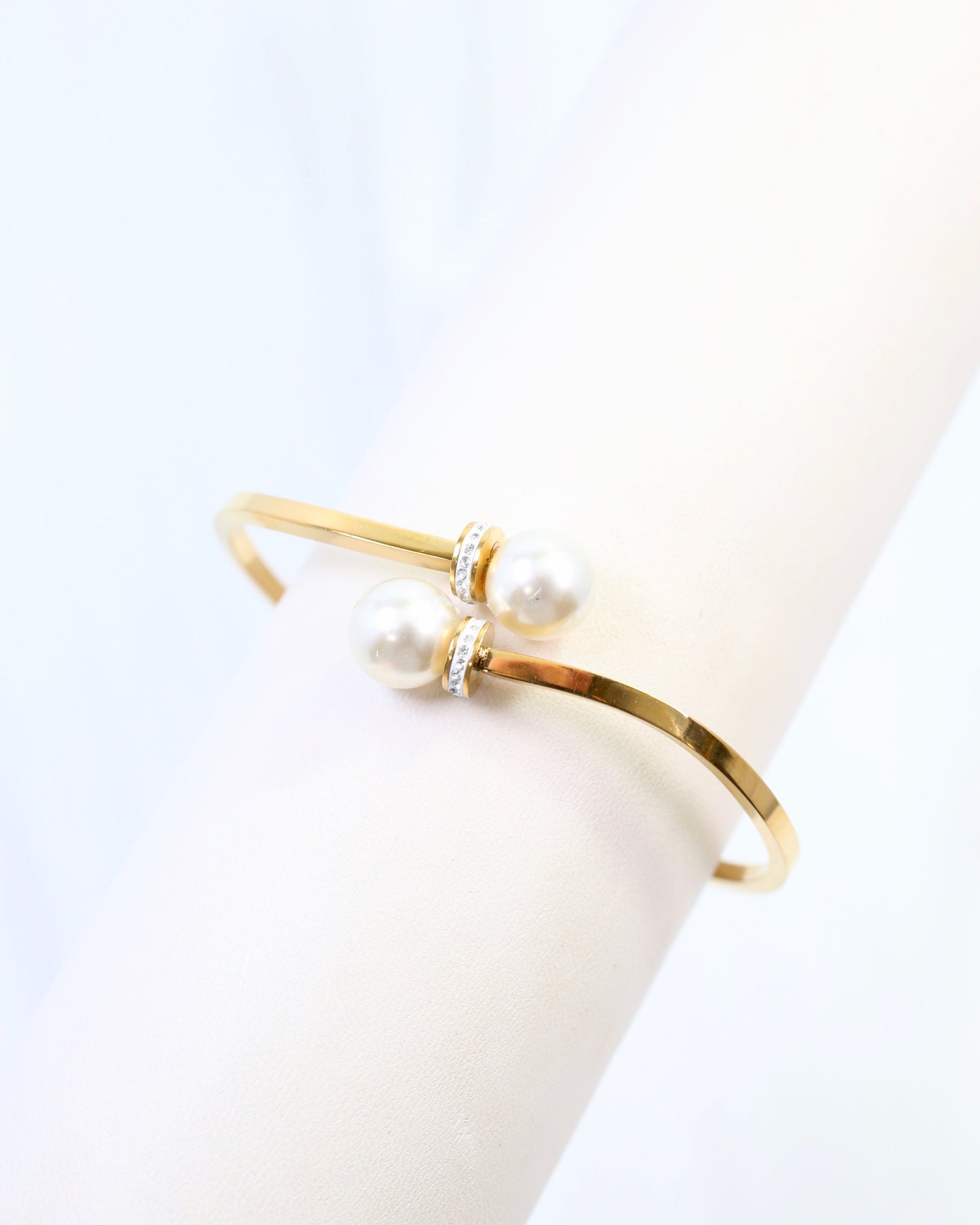 Everett Pearl Hinged Bracelet Gold