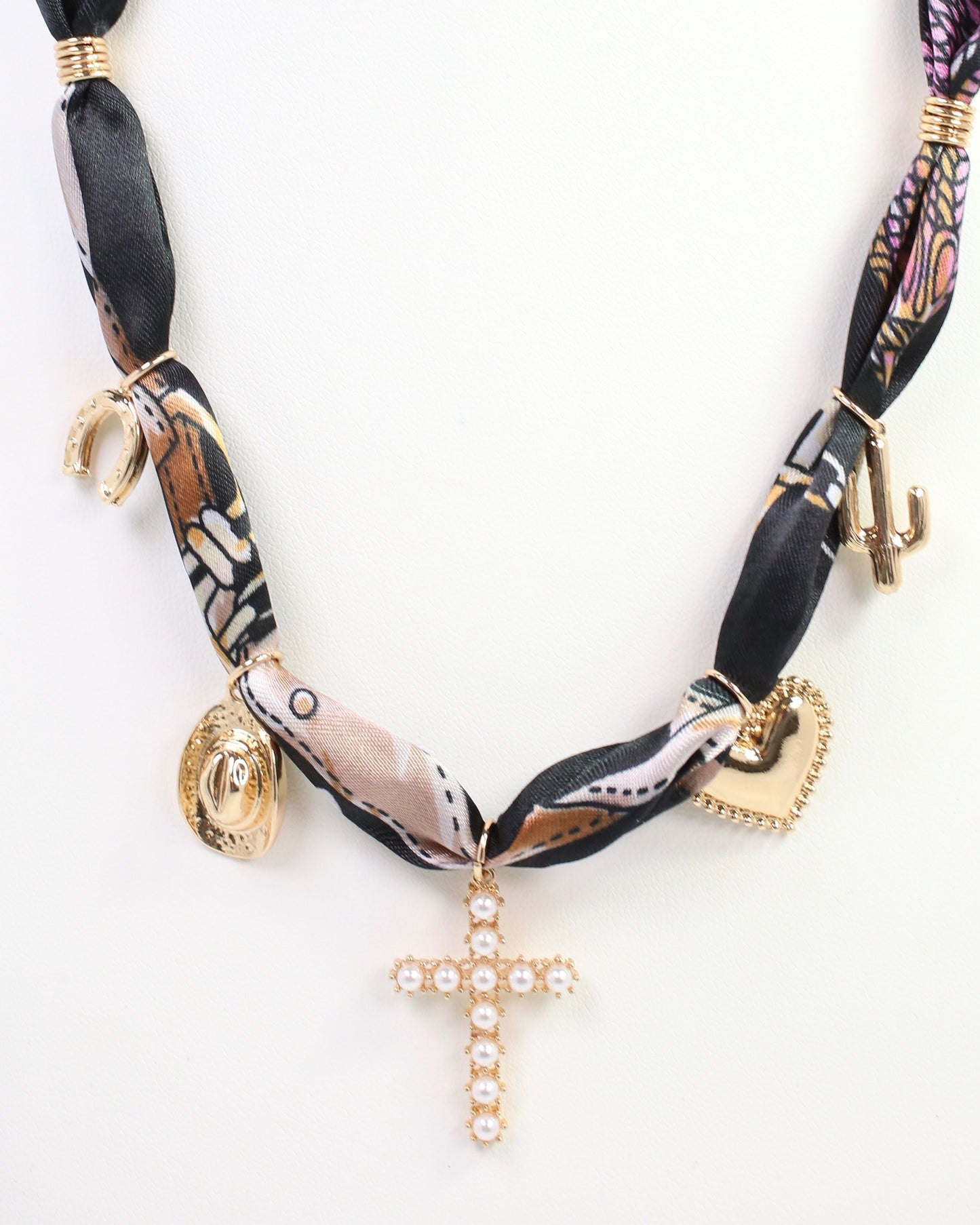 El Monte Western Charm Scarf Necklace Black