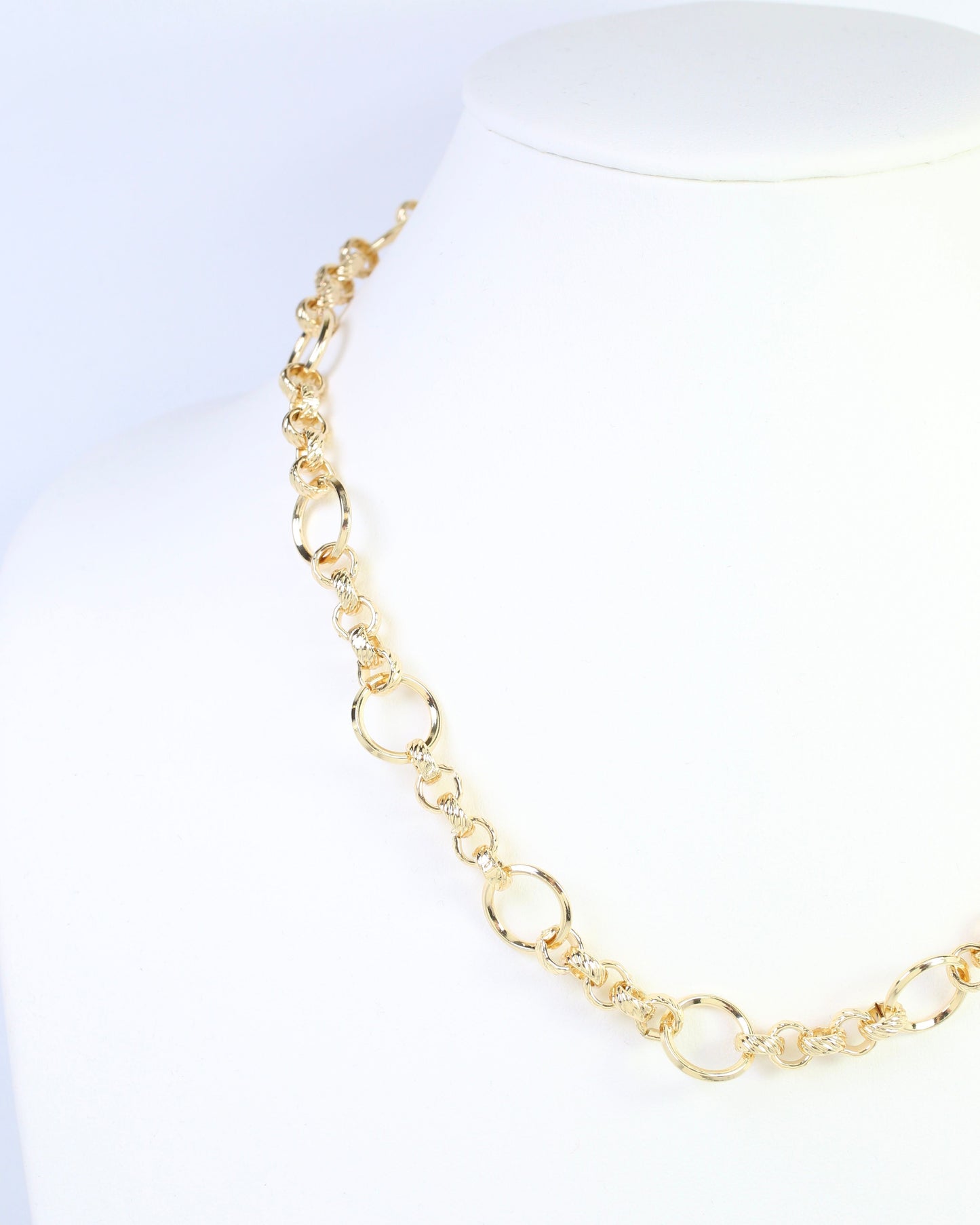 Karis Circle Chain Necklace Gold