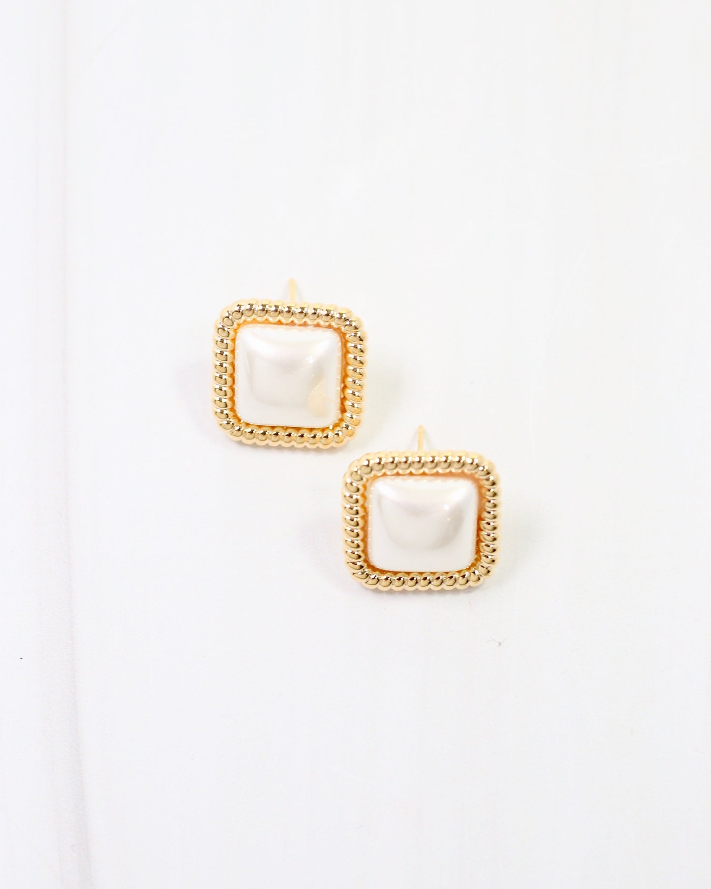 Owensboro Square Pearl Stud Earring Gold