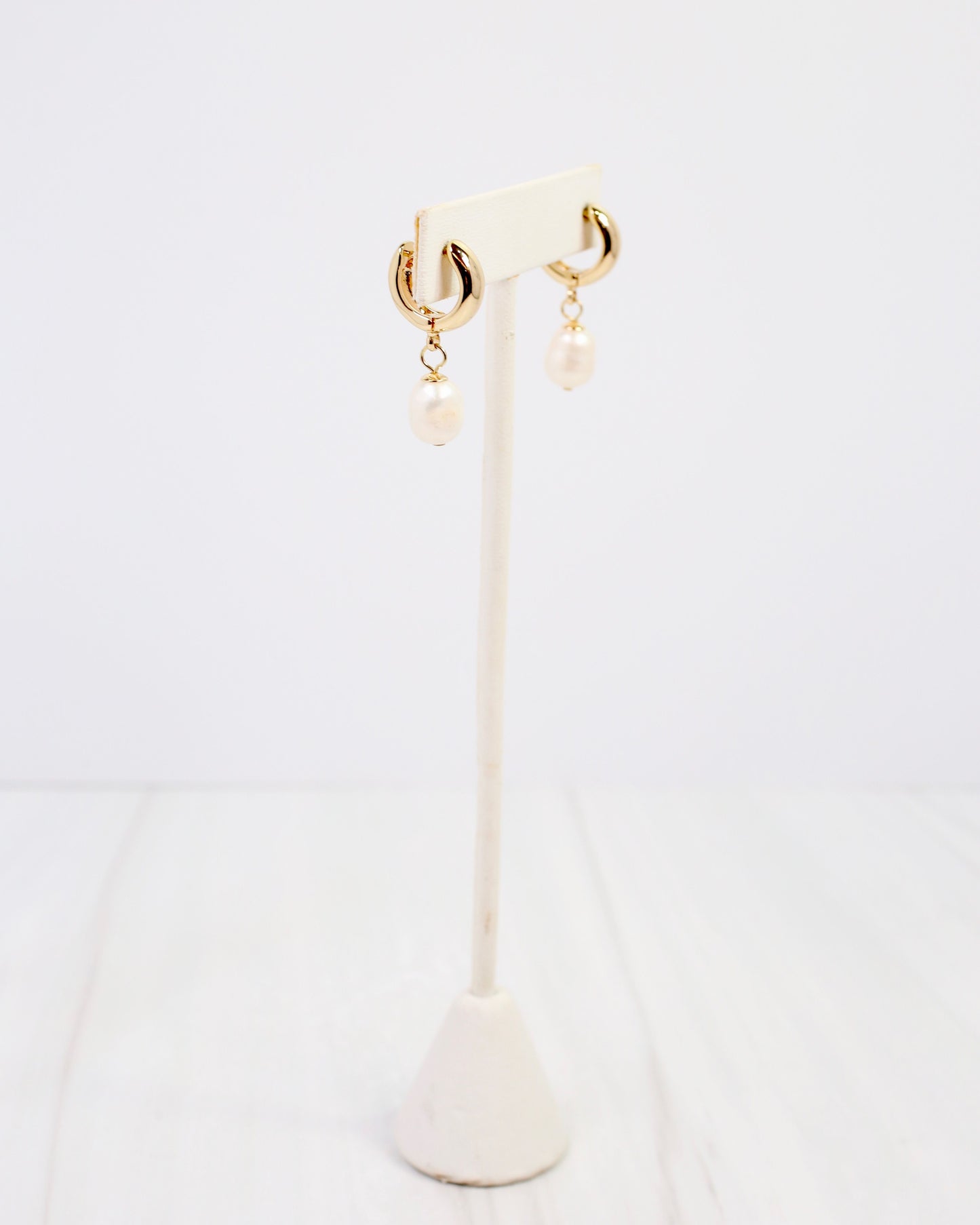 Niles Pearl Huggie Earring Gold