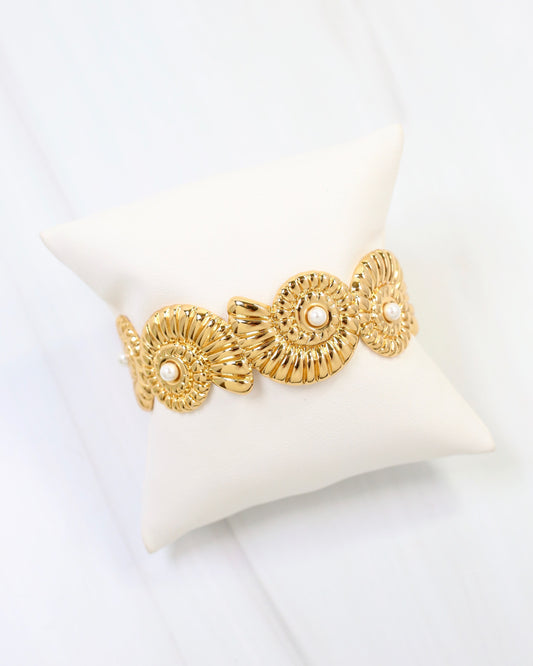 Holly Springs Shell Bracelet Gold